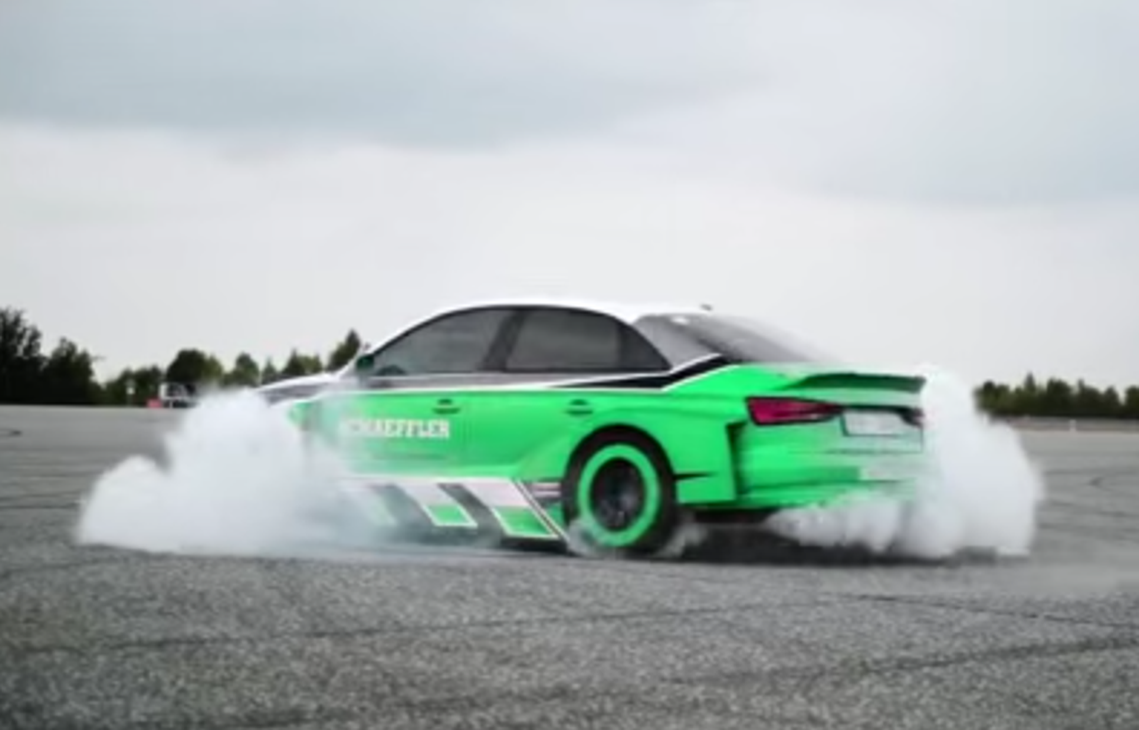 VÍDEO: Un Audi RS3 con 4 motores de la Formula E, ¡de locos!