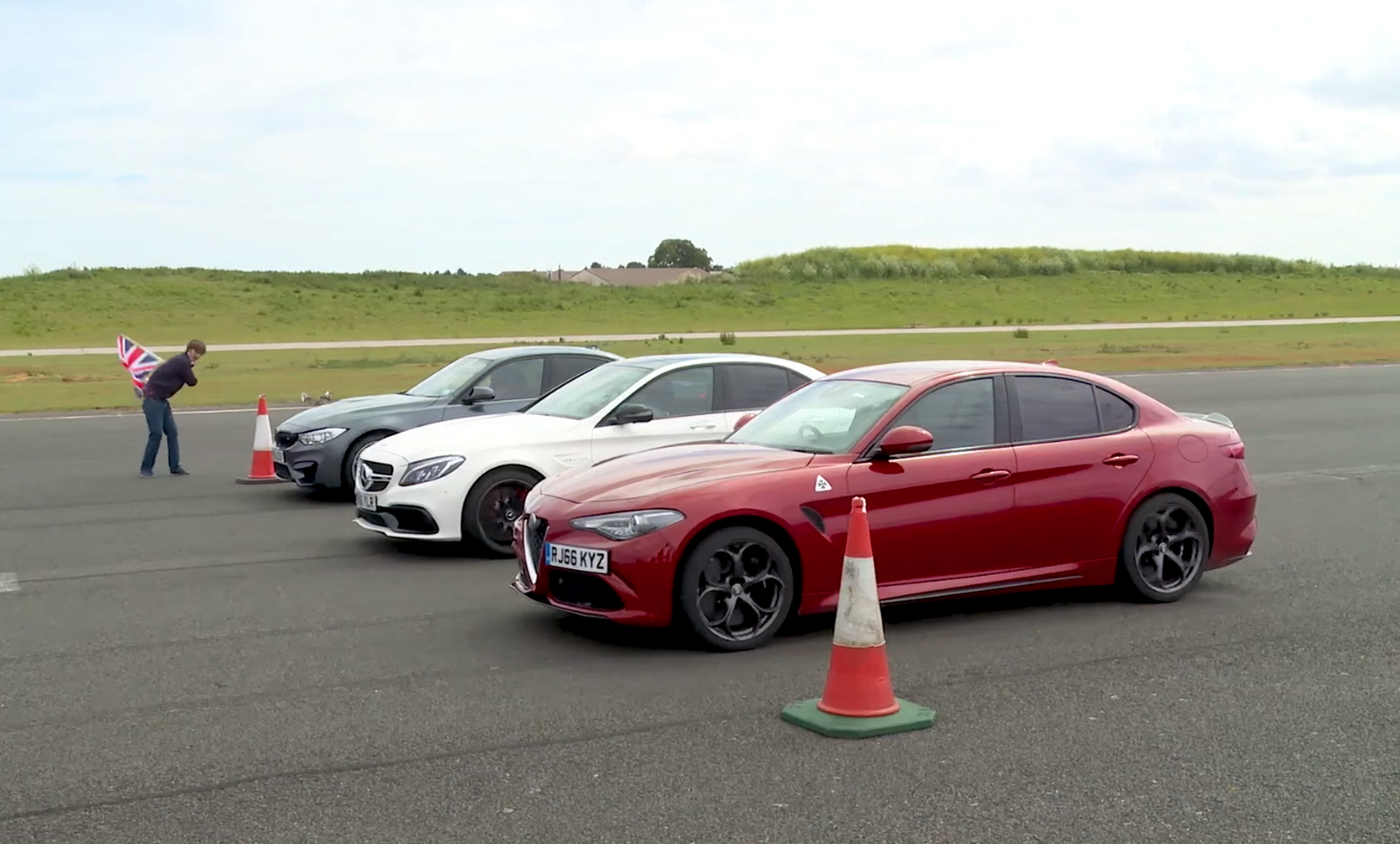 VÍDEO: BMW M3 vs Mercedes-AMG C63 vs Alfa Romeo GIULIA Quadrifoglio, ¿Cuál ACELERA MÁS?