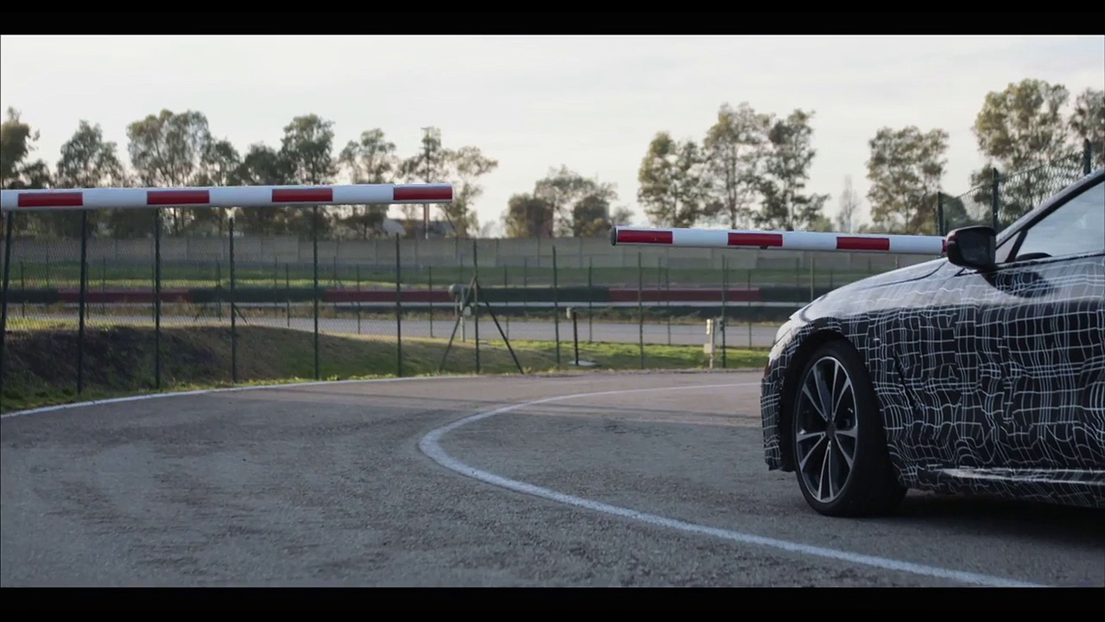 VÍDEO: el BMW Serie 8 se pone a tono ¡en circuito! [TG]