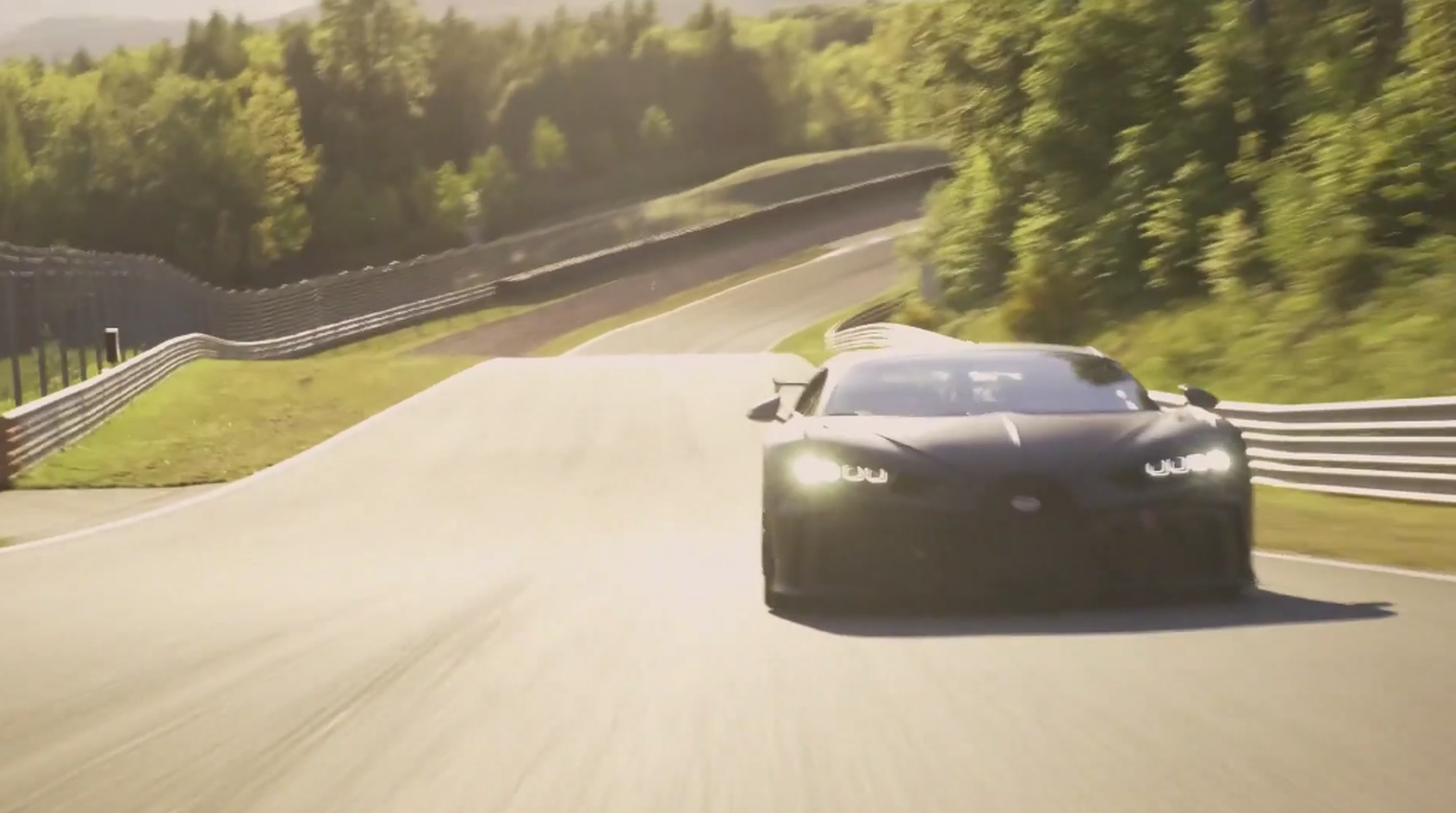 VÍDEO: el Bugatti Chiron Pur Sport, al límite en el Bilster Berg Circuit