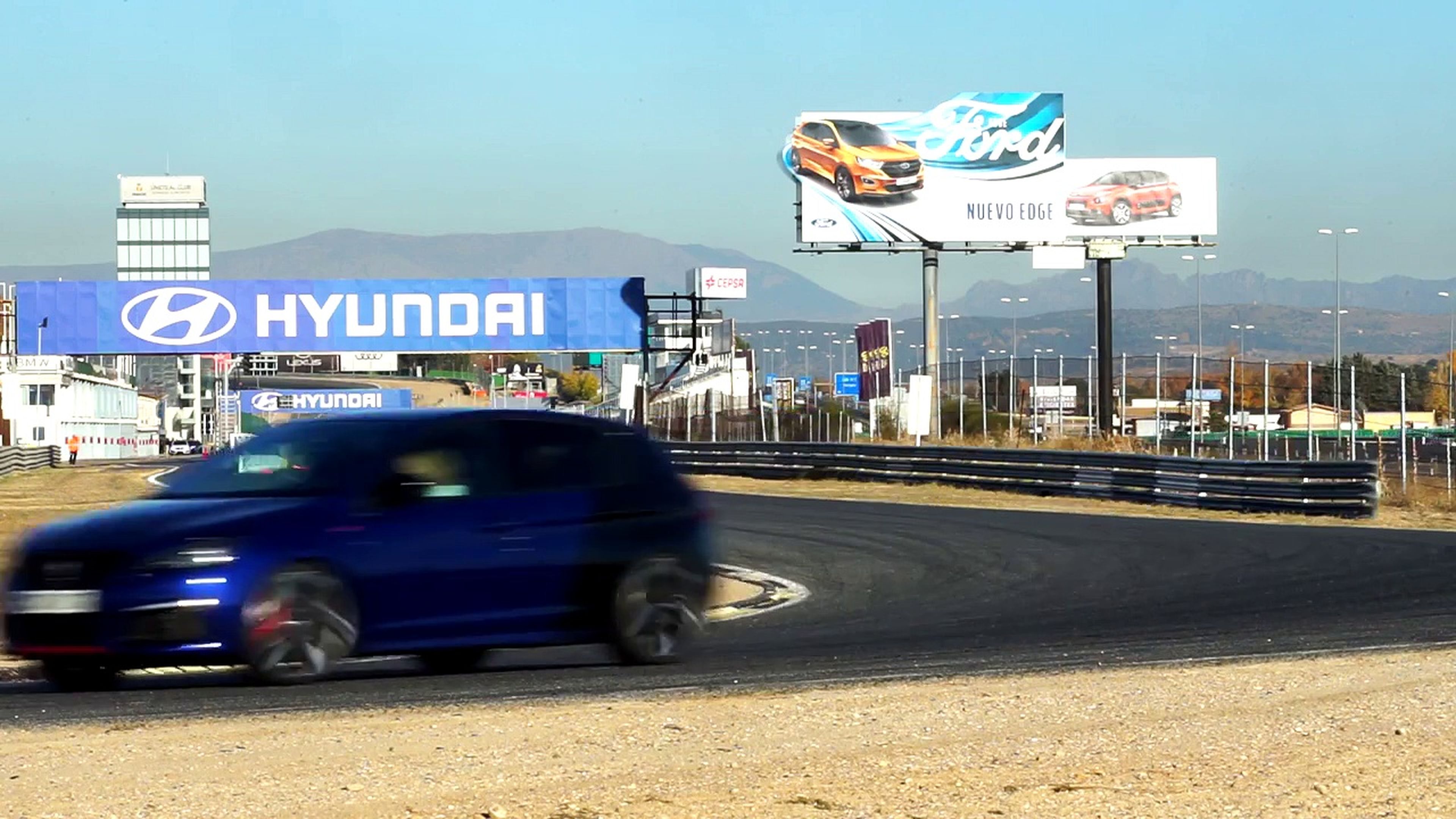 VÍDEO: Carlos Sainz, de copiloto de Edurne, en el circuito del Jarama