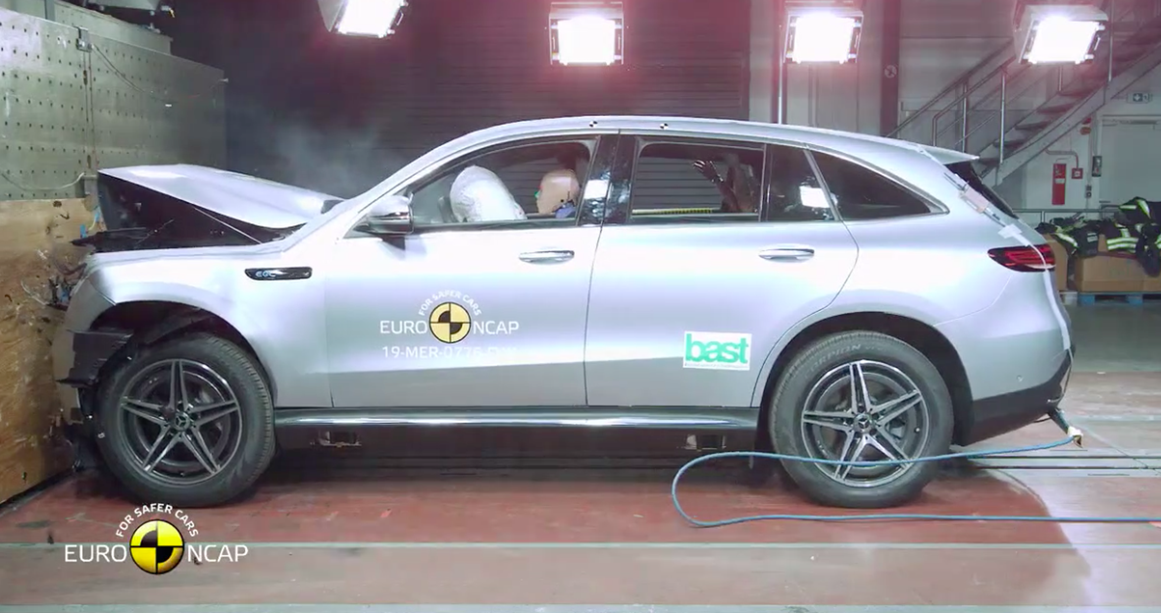 VÍDEO: Cómo es de seguro Mercedes EQC 2019, ¿5 estrellas EuroNCAP?