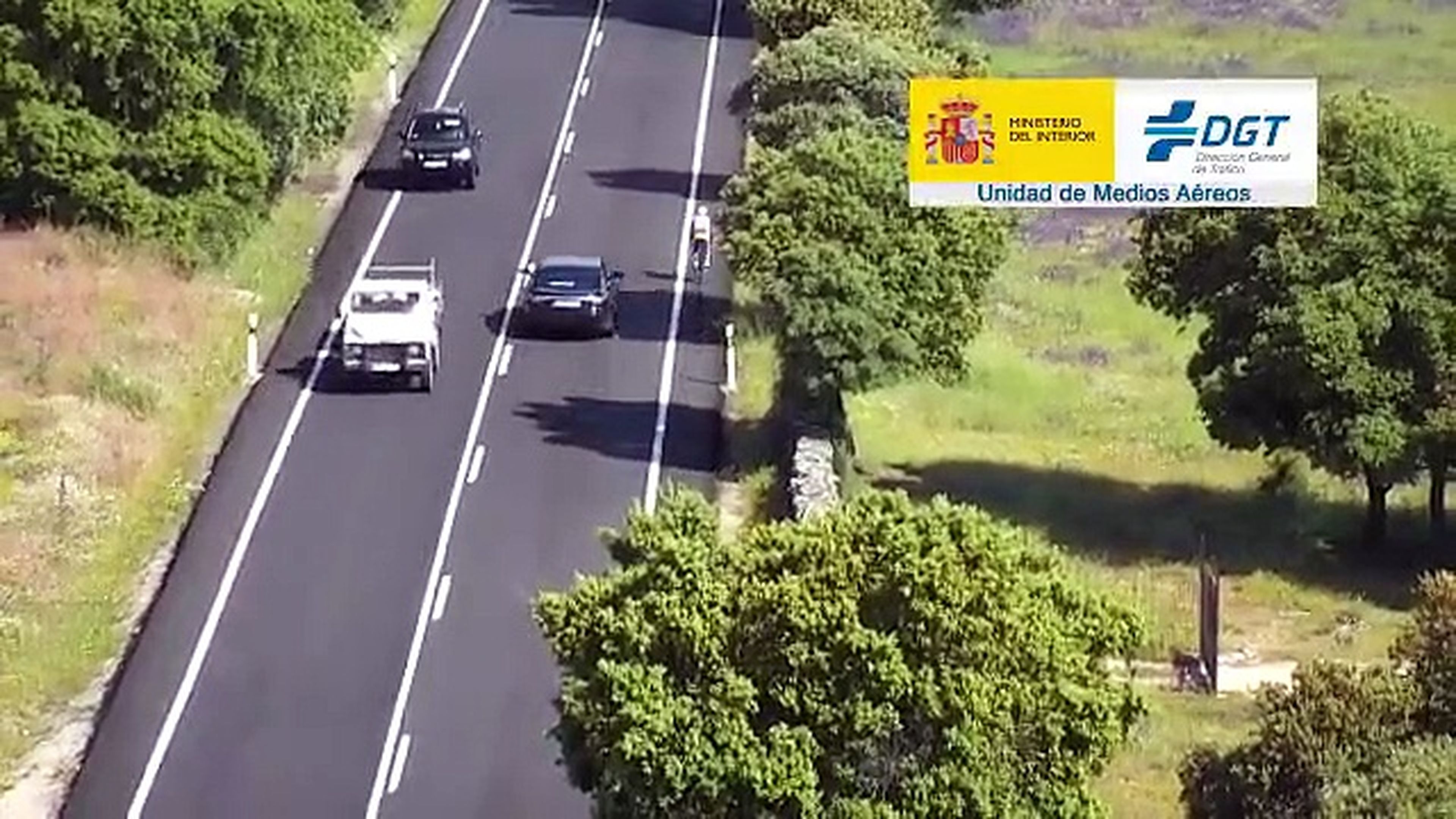 VÍDEO: la DGT aplaude a este conductor, así se adelanta a un ciclista