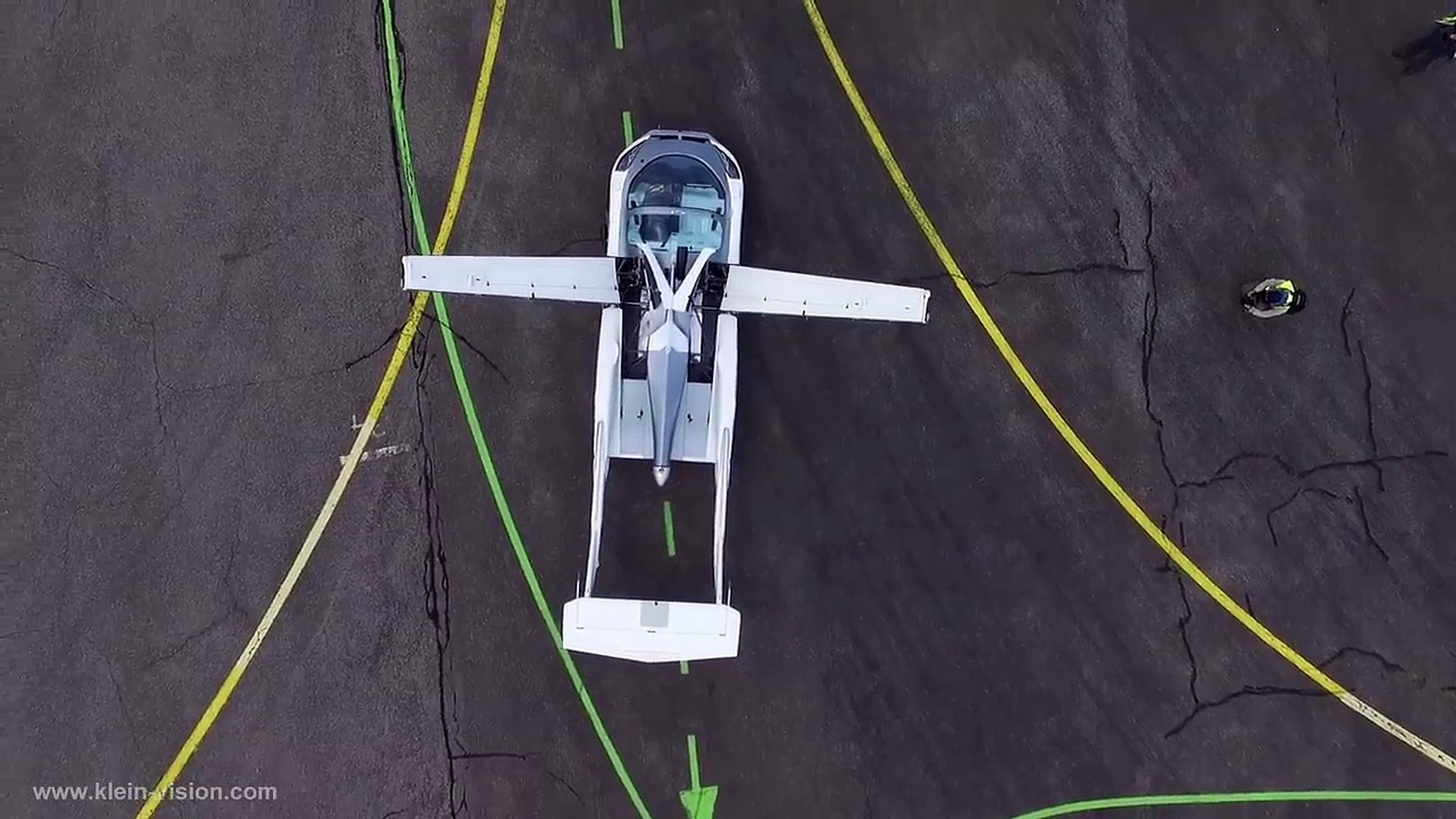 VÍDEO: ¡Por fin un coche volador que vuela de verdad! Se llama AIRCAR