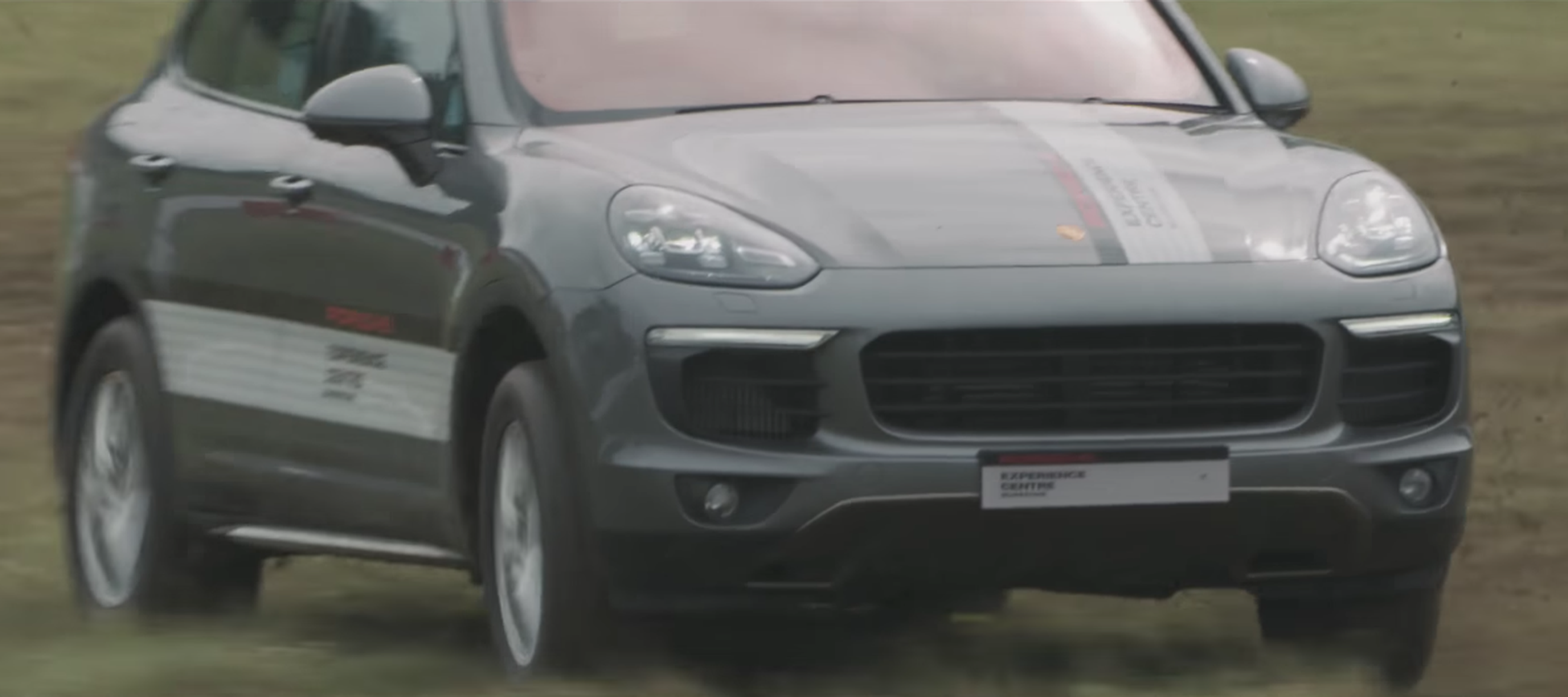 VÍDEO: ¿Habías visto a un Porsche Cayenne ser conducido así? ¡Una locura!