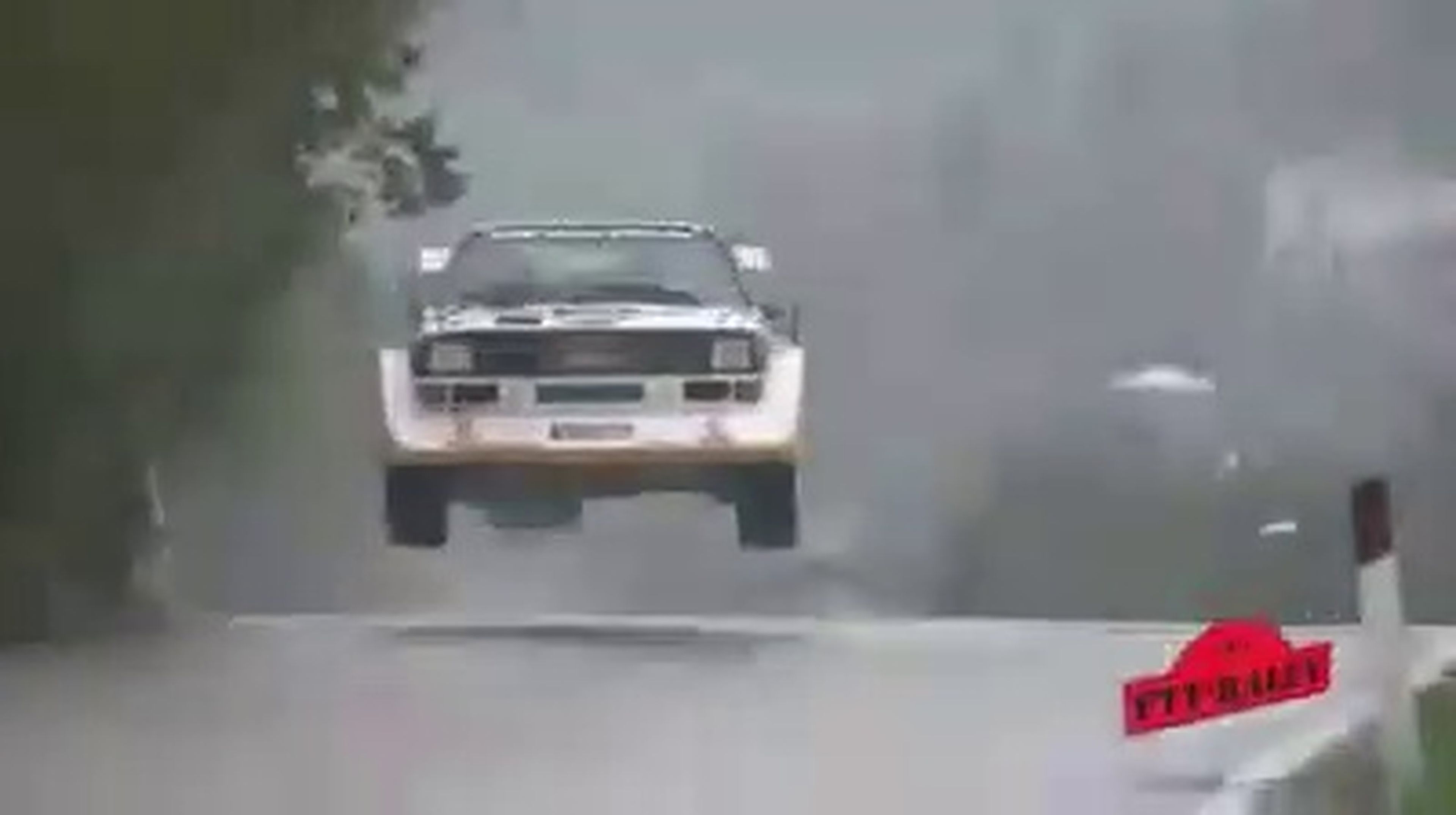 VÍDEO: Esto es ir al límite con un coche, ¡qué salvajada!