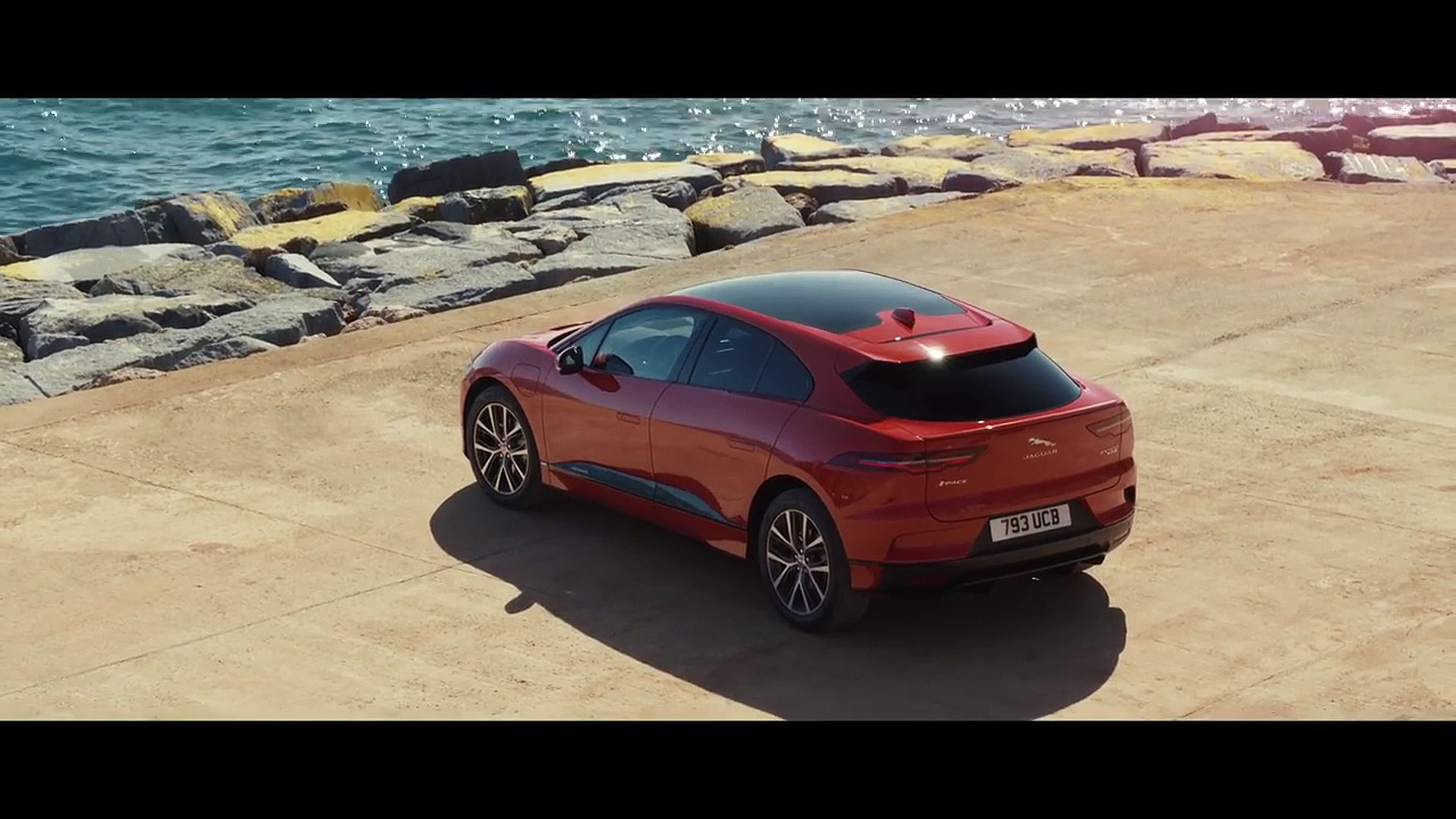 VÍDEO: el Jaguar i-Pace dándolo todo, ¿el eléctrico más polifacético? [TG]