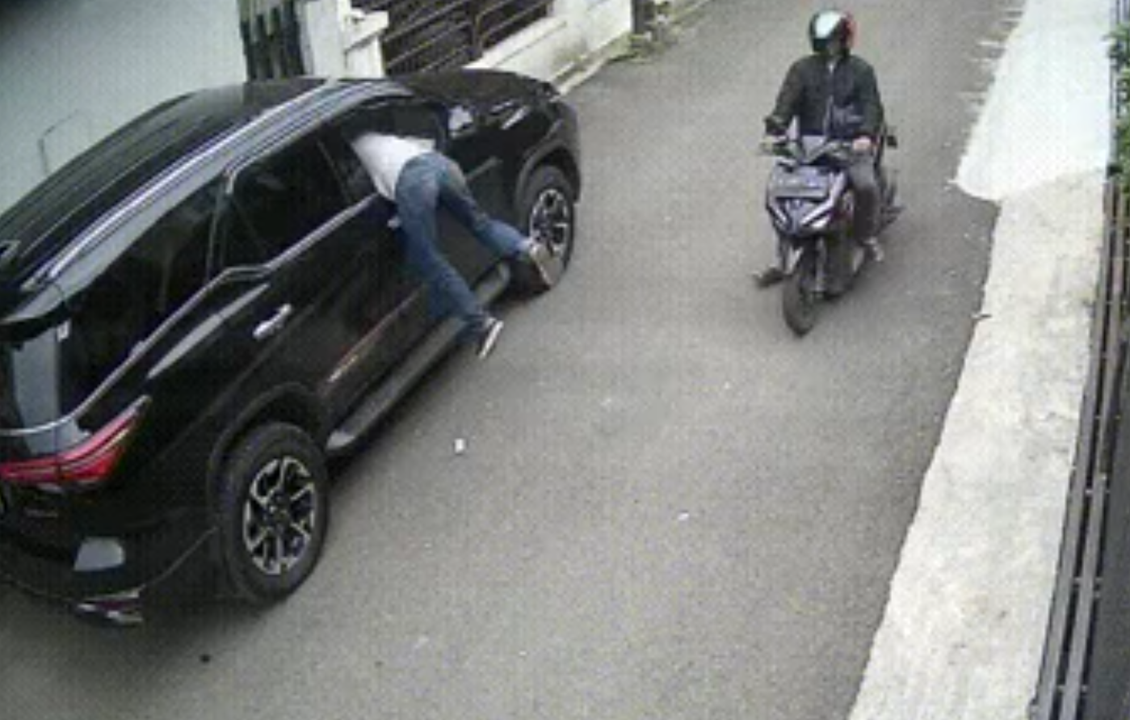 VÍDEO: Los ladrones actúan en segundos... No dejes nunca a la vista objetos dentro de un coche