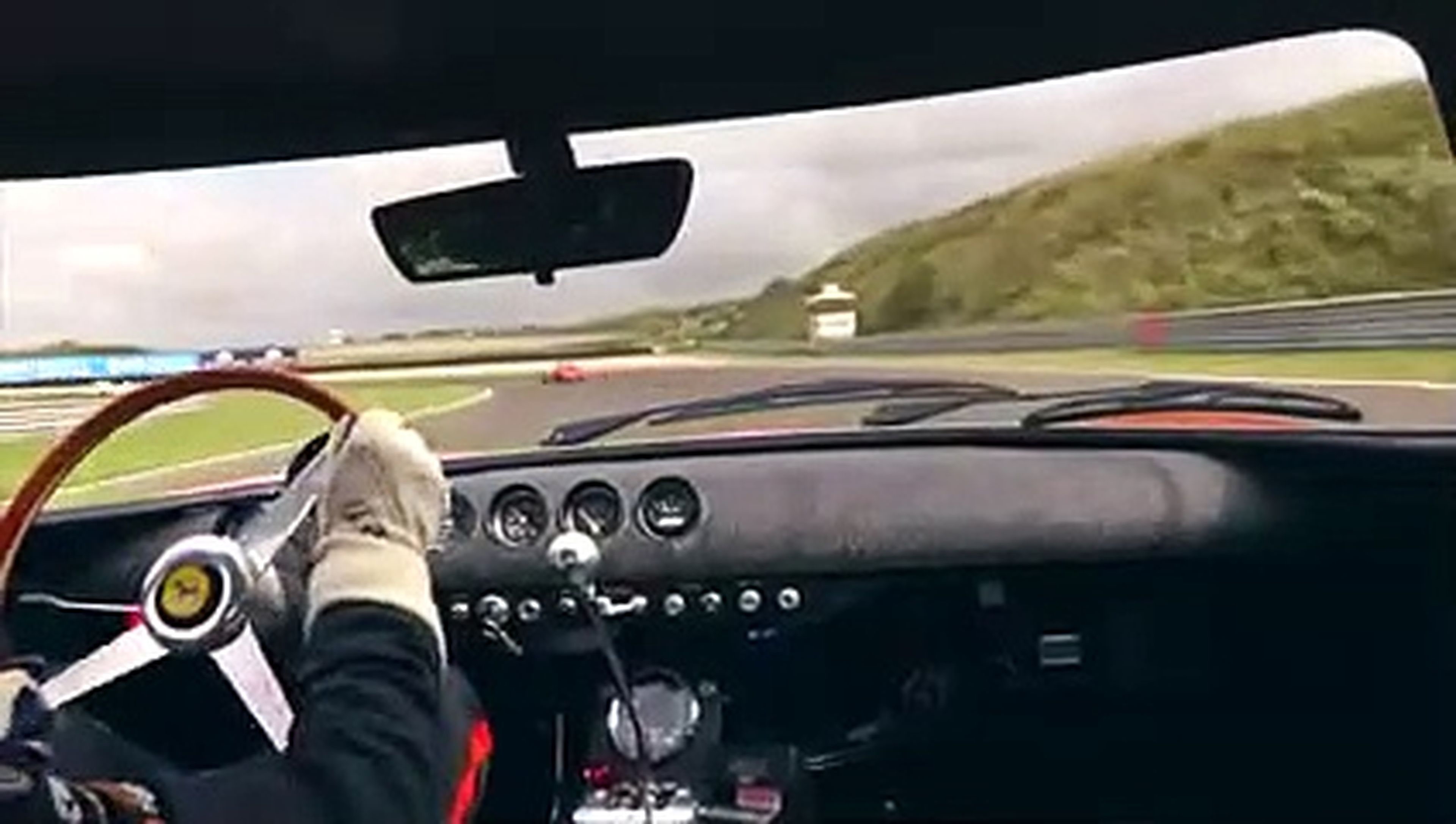 VÍDEO: al límite en circuito con un Ferrari 250 GTO de 70 millones de euros (ONBOARD)