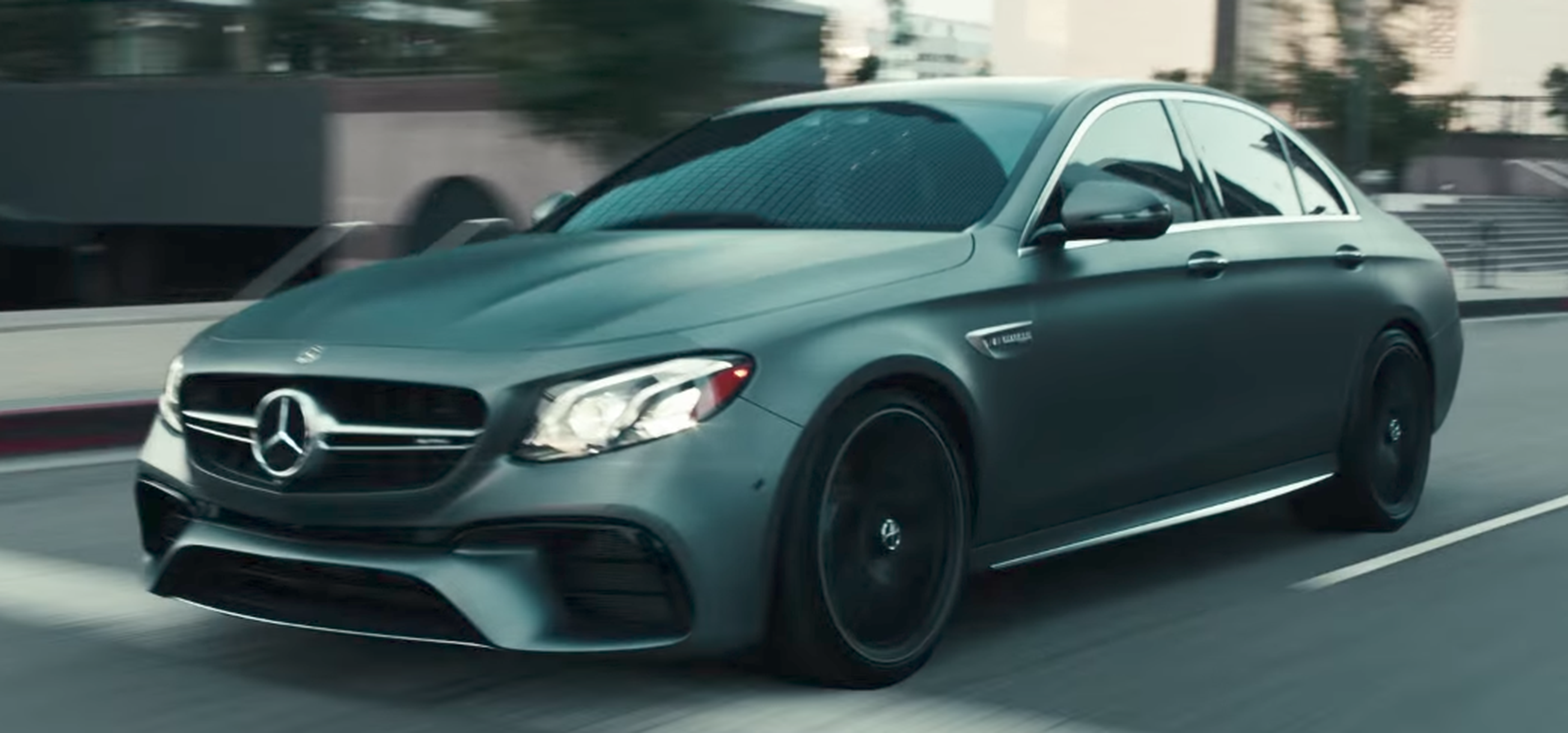 VÍDEO: ¡El Mercedes AMG E63 S acelera más que un Fórmula! [TG]