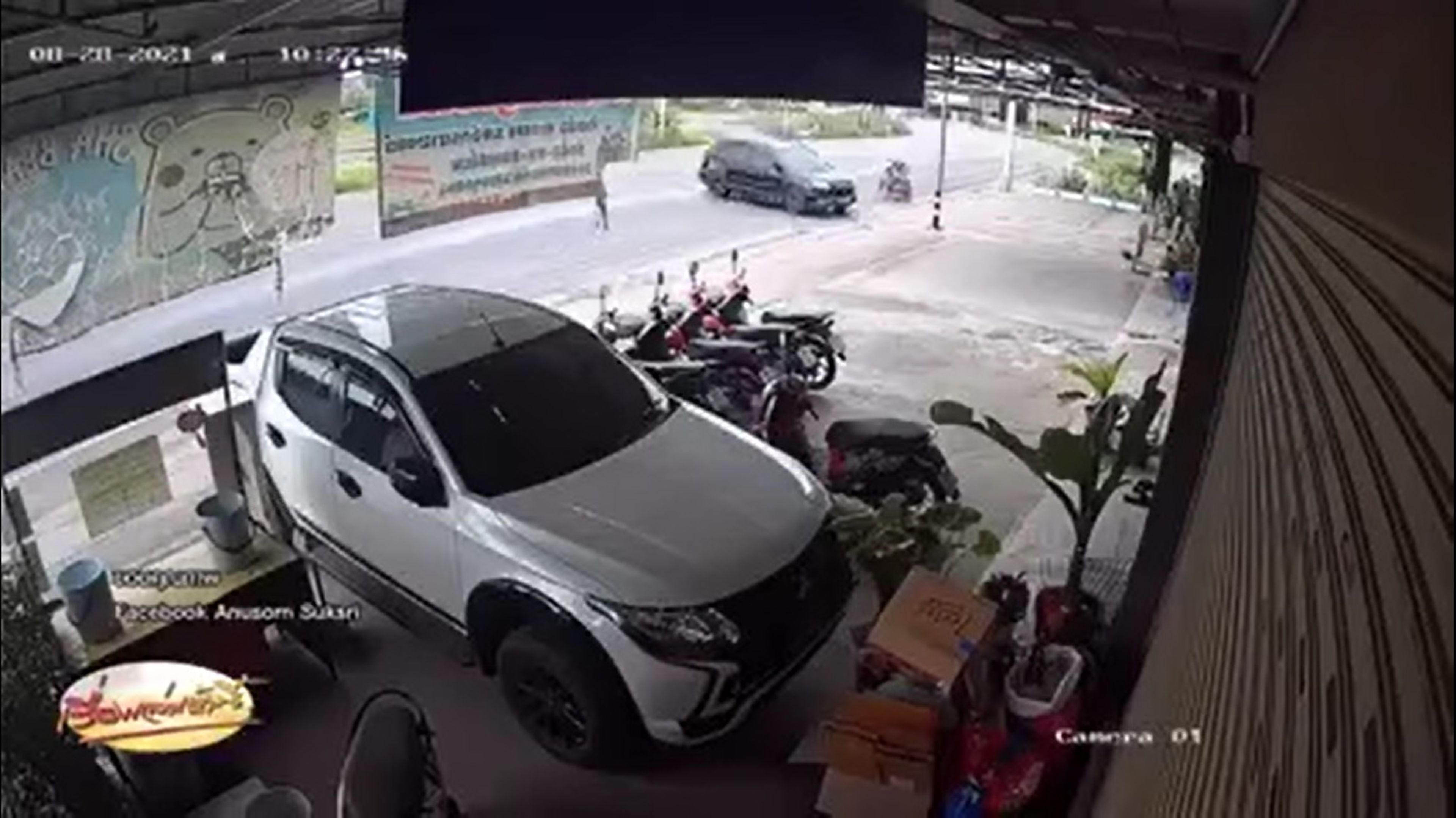 VÍDEO: Pierde el control y acaba... ¿aparcado?