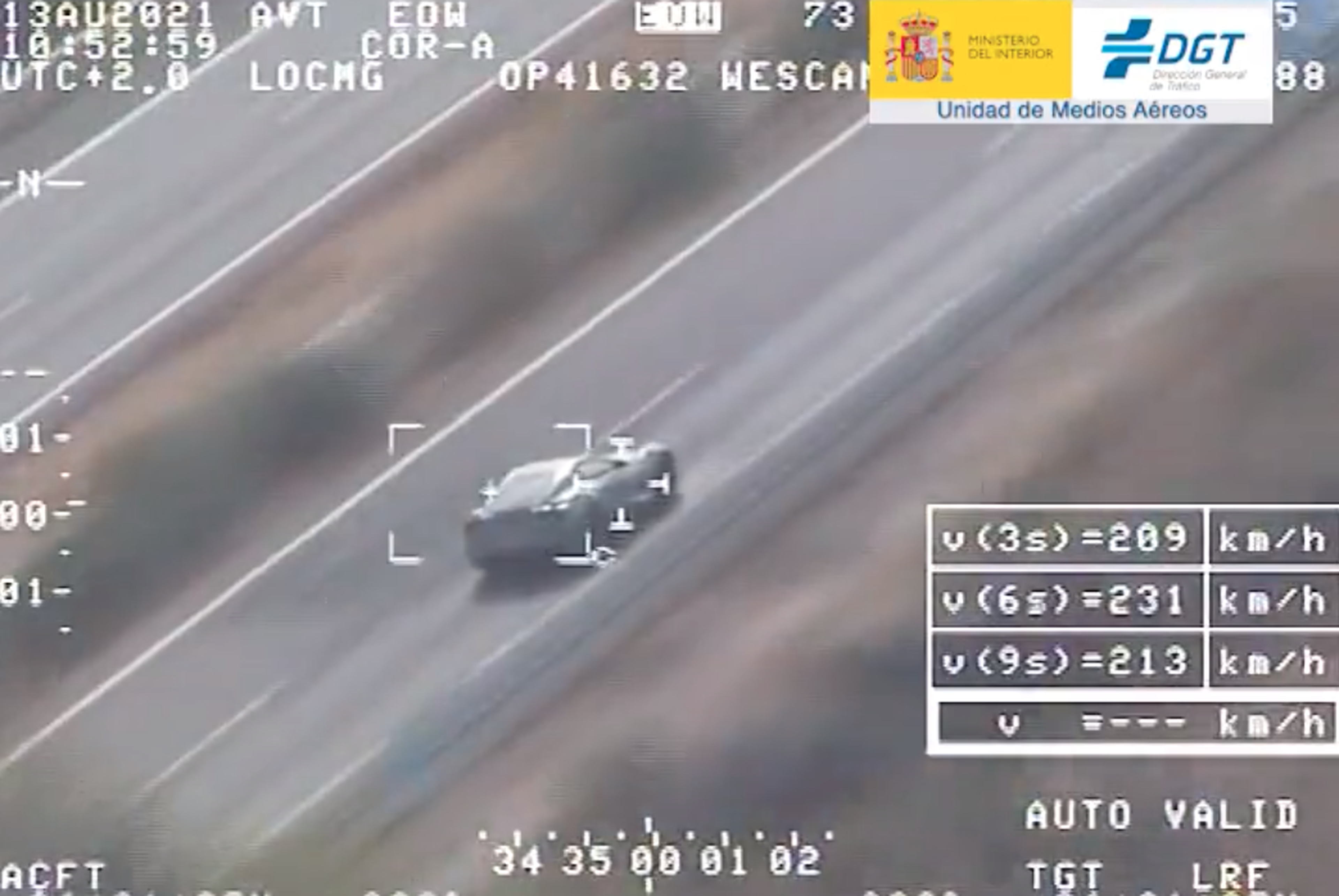 VÍDEO: Pillan al conductor de este Ferrari a más de 250 km/h