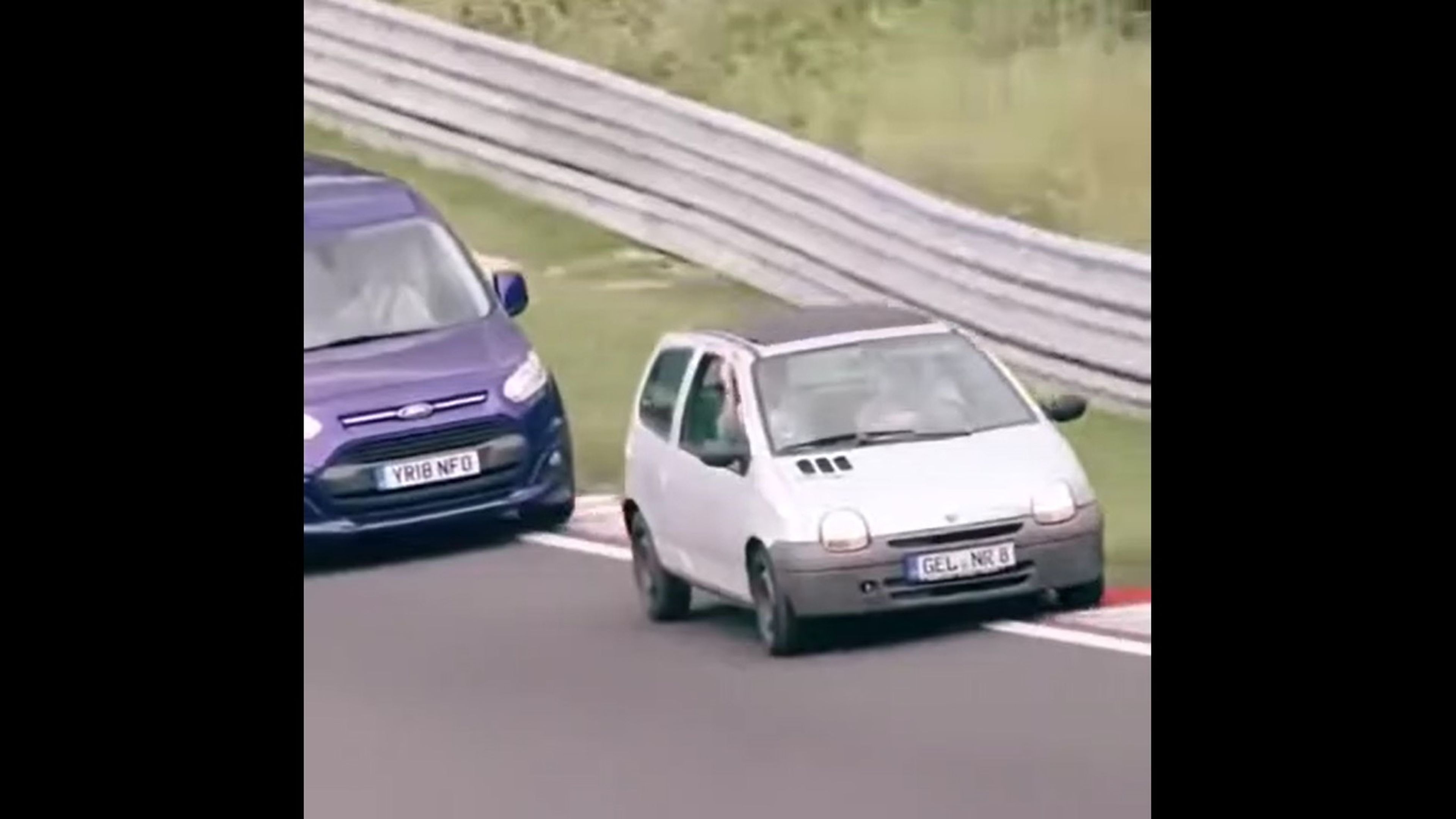 VÍDEO: Pique en Nürburgring entre un Renault Twingo Mk1 y una Ford Tourneo de reparto