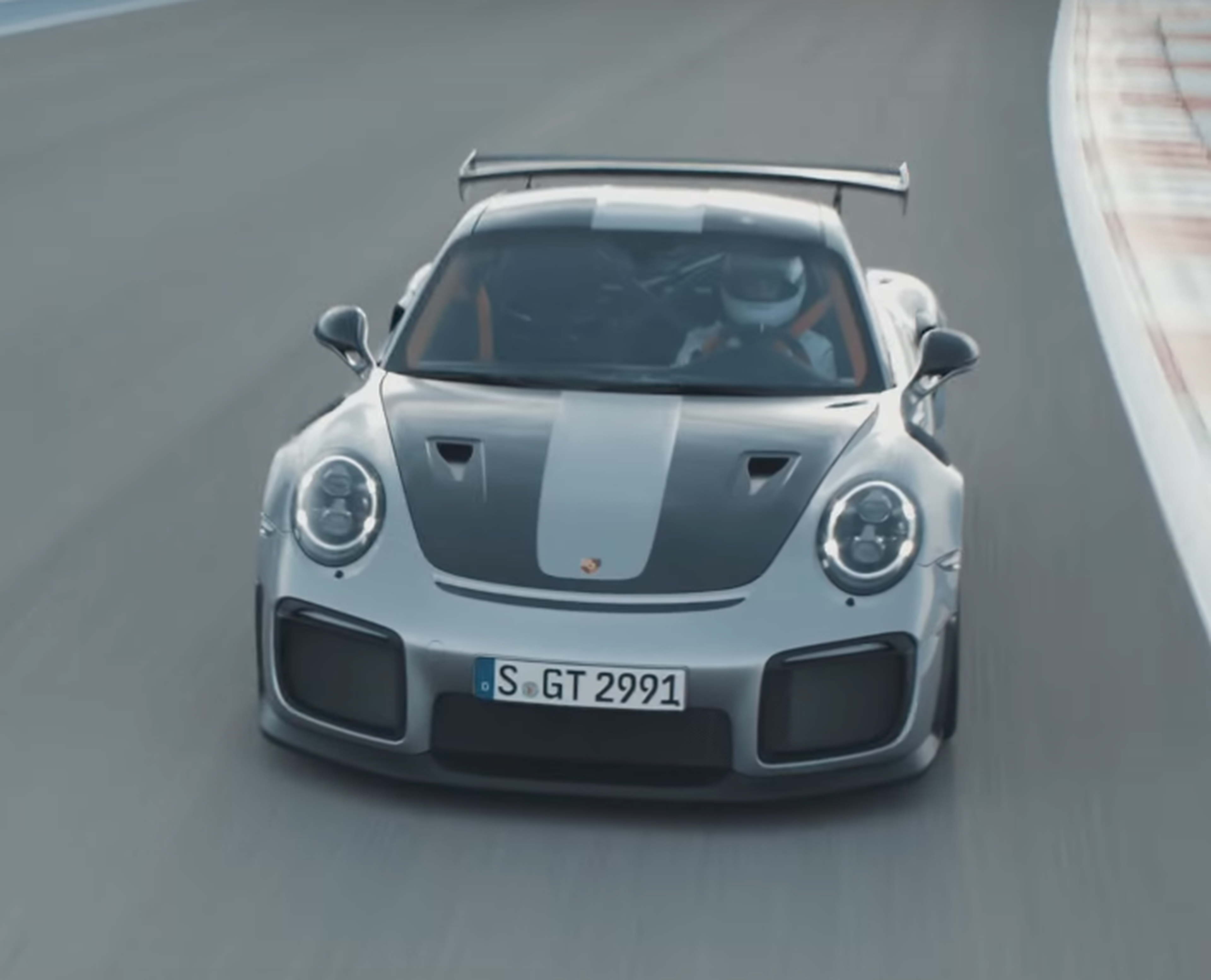 VÍDEO: Porsche 911 GT2 RS, ni Webber ni Walter Rölh saben qué decir