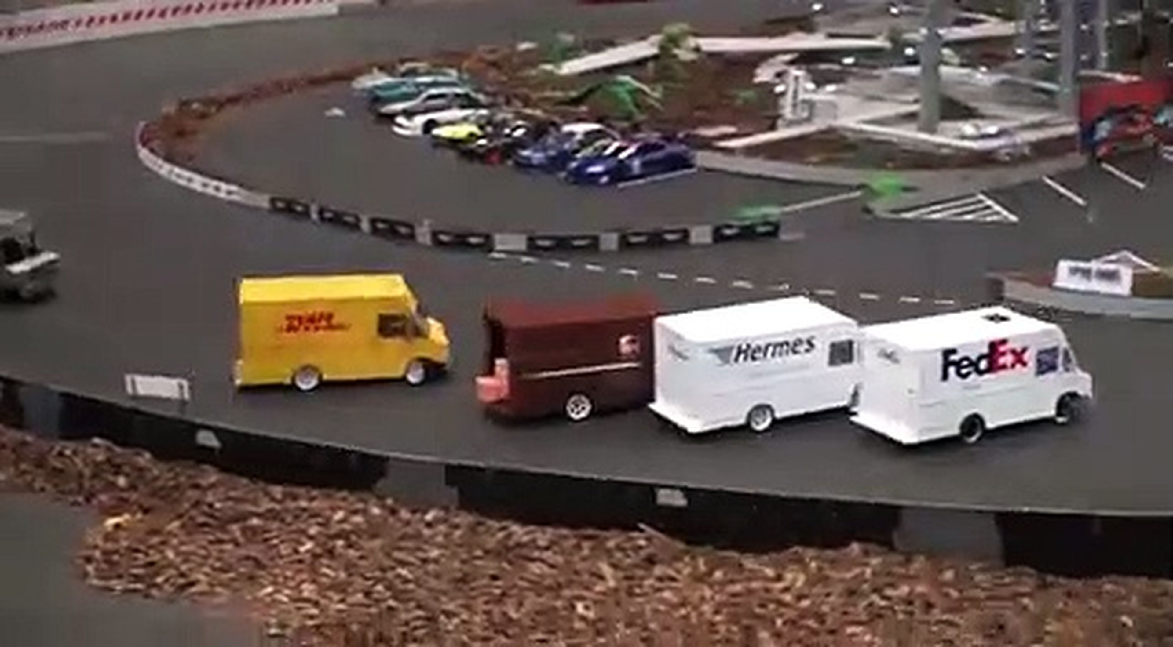 VÍDEO: ¡PRECISÓN ABSOLUTA! Mira cómo driftan estas furgonetas de RC