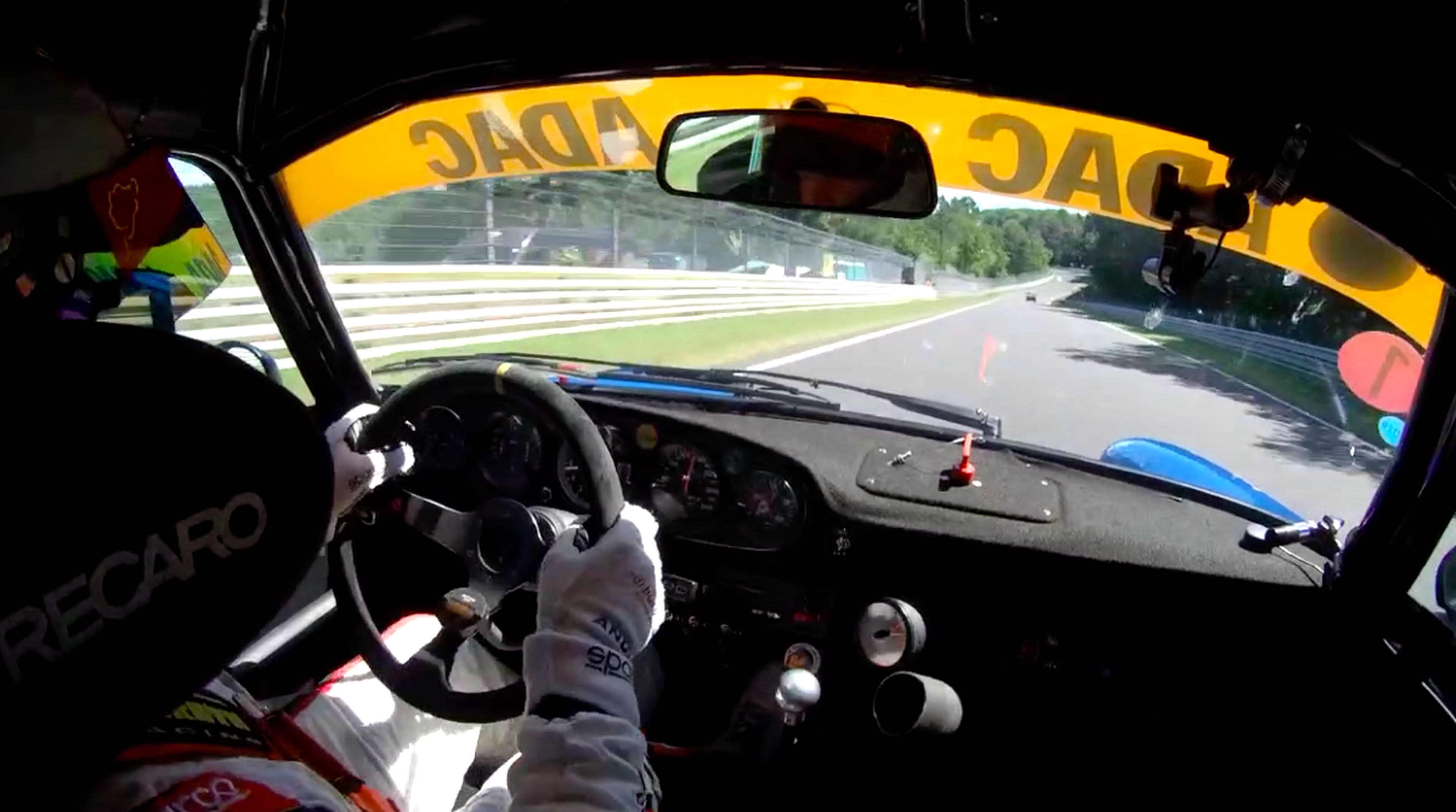 VÍDEO: Esto es tener habilidad al volante, Porsche 911 Turbo de 1976 en Nürburgring