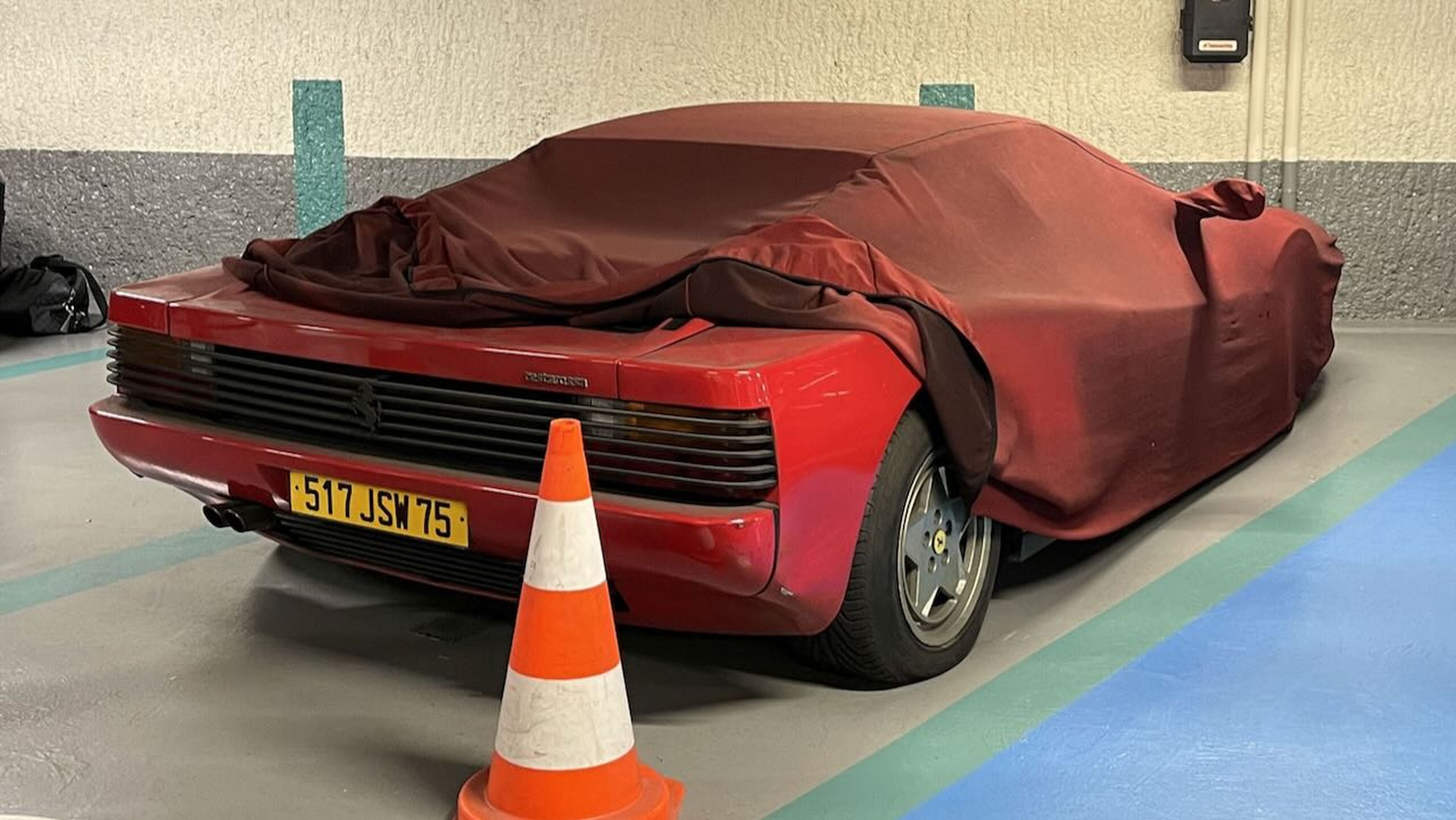 Ferrari Testarossa abandonado durante casi 20 años