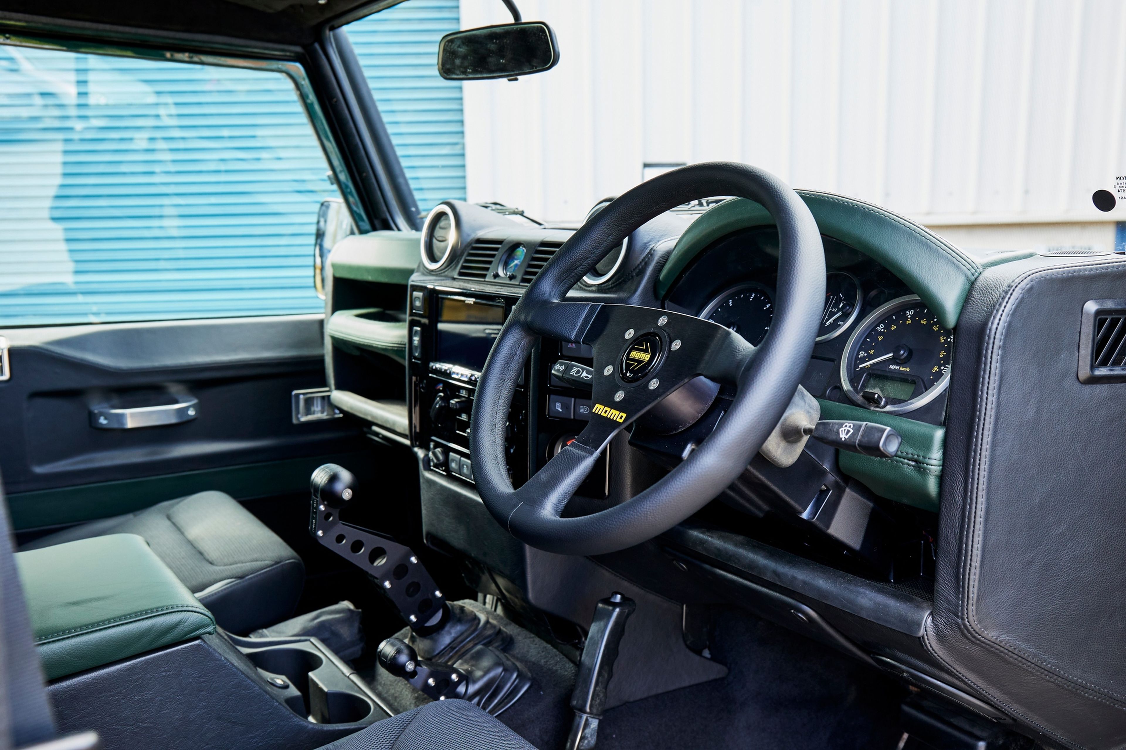 Interior del Land Rover Defender de Bowler