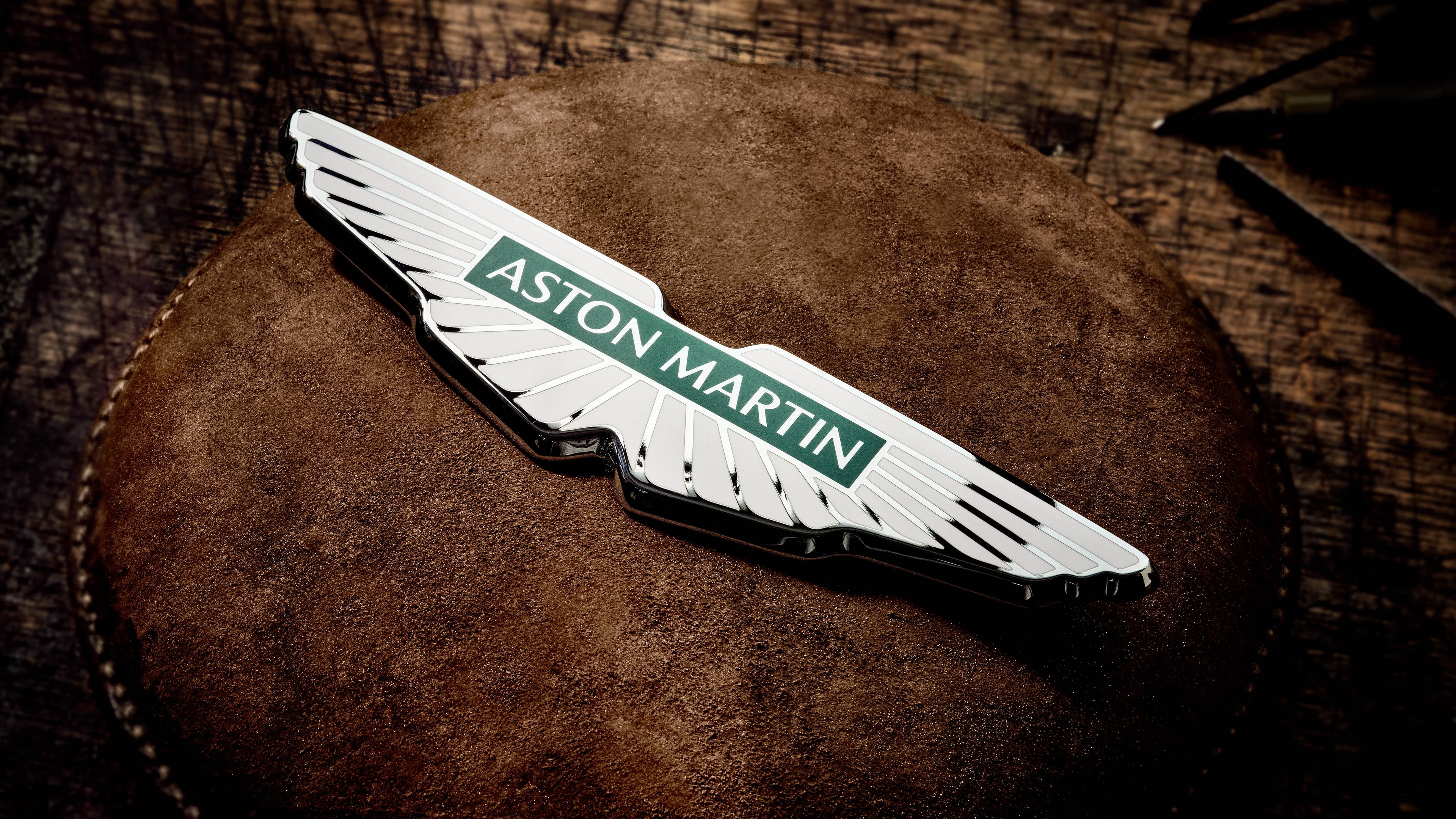 Nuevo logo de Aston Martin
