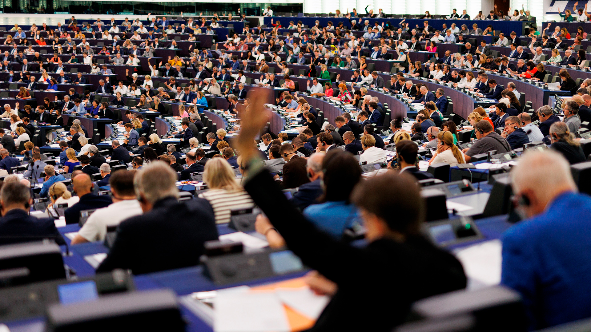 Parlamento europeo votando