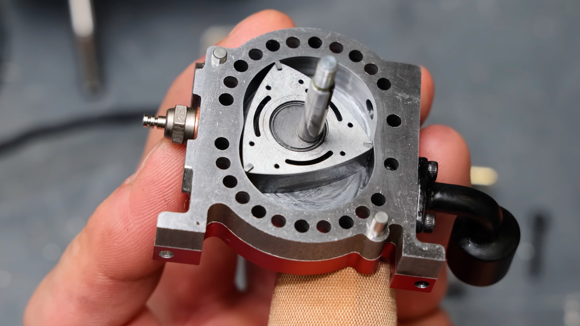 Este pequeño motor rotativo Wankel genera 0,72 CV ¡A 30.000 rpm!