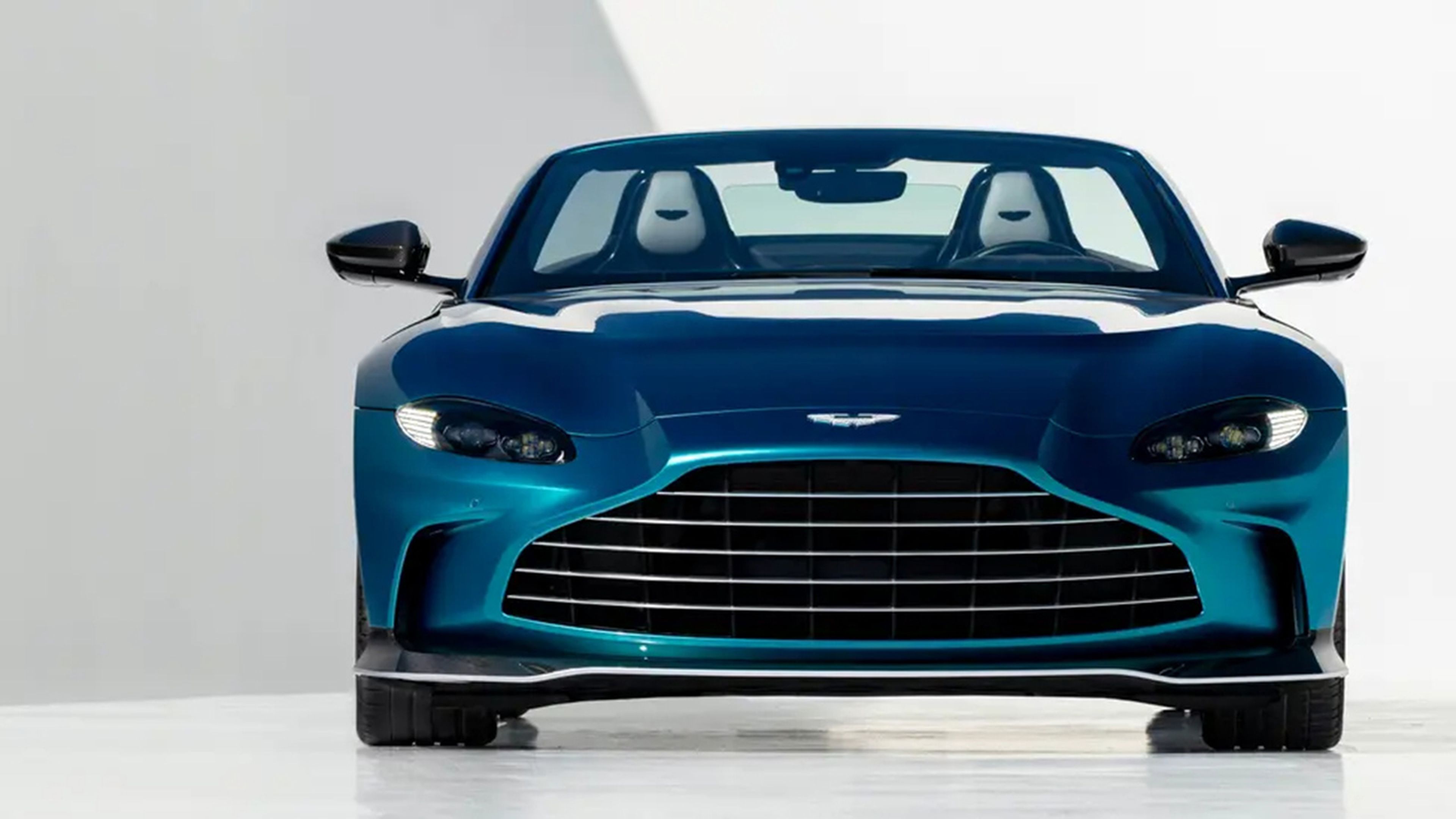 Aston Martin Vantage V12 (2)