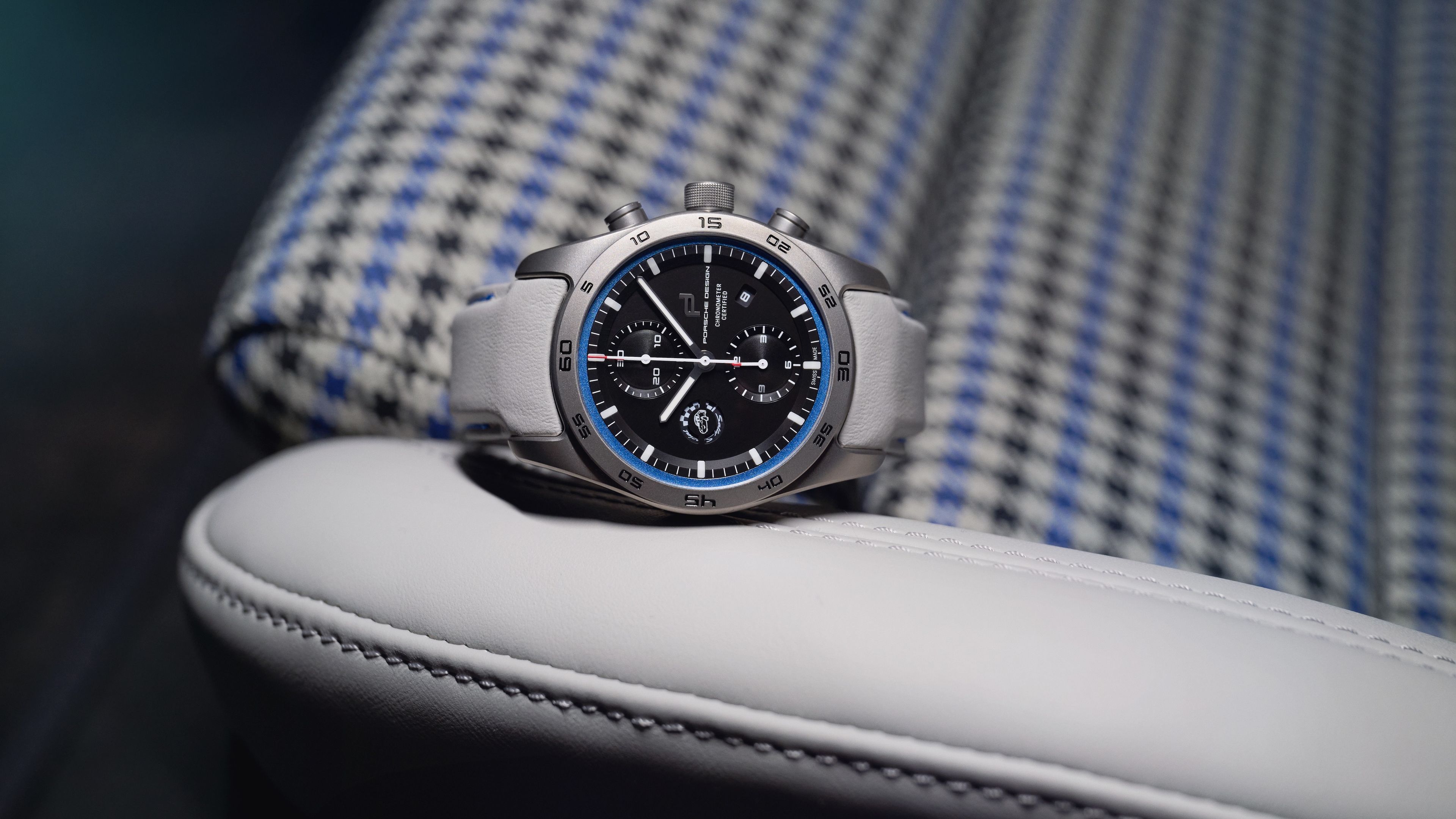 Este reloj de Porsche Design será entregado con el coche a su comprador.
