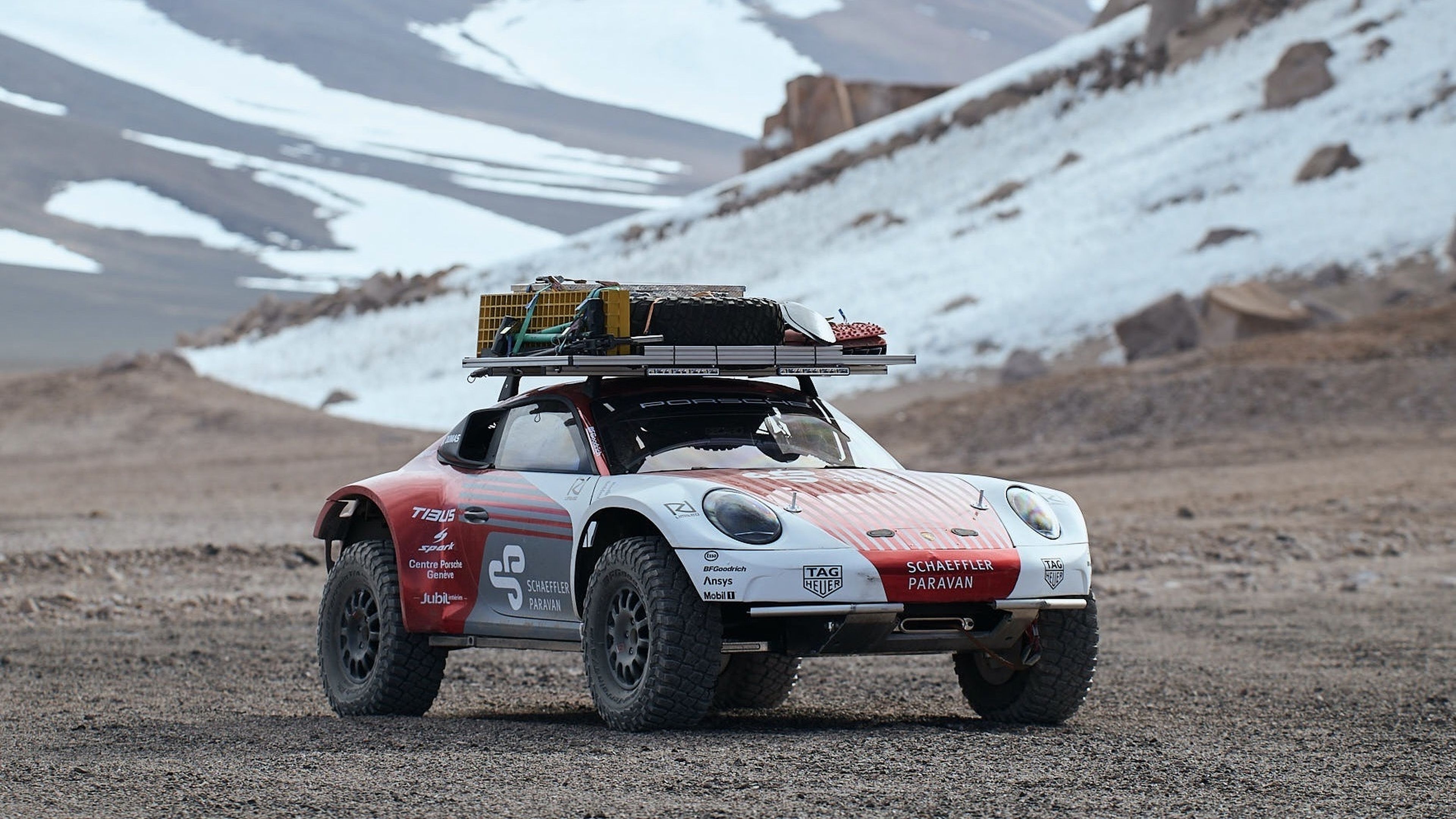 Dos Porsche 911 suben el volcán más alto del mundo