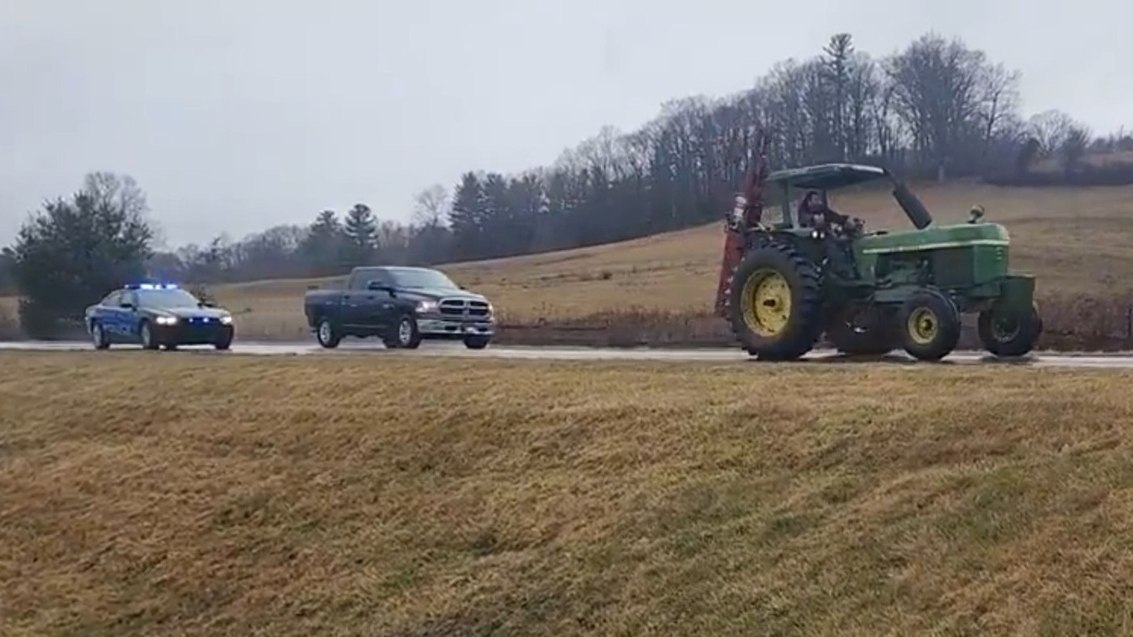 Un hombre roba un tractor y huye de la policía en Boone (Carolina del Norte)