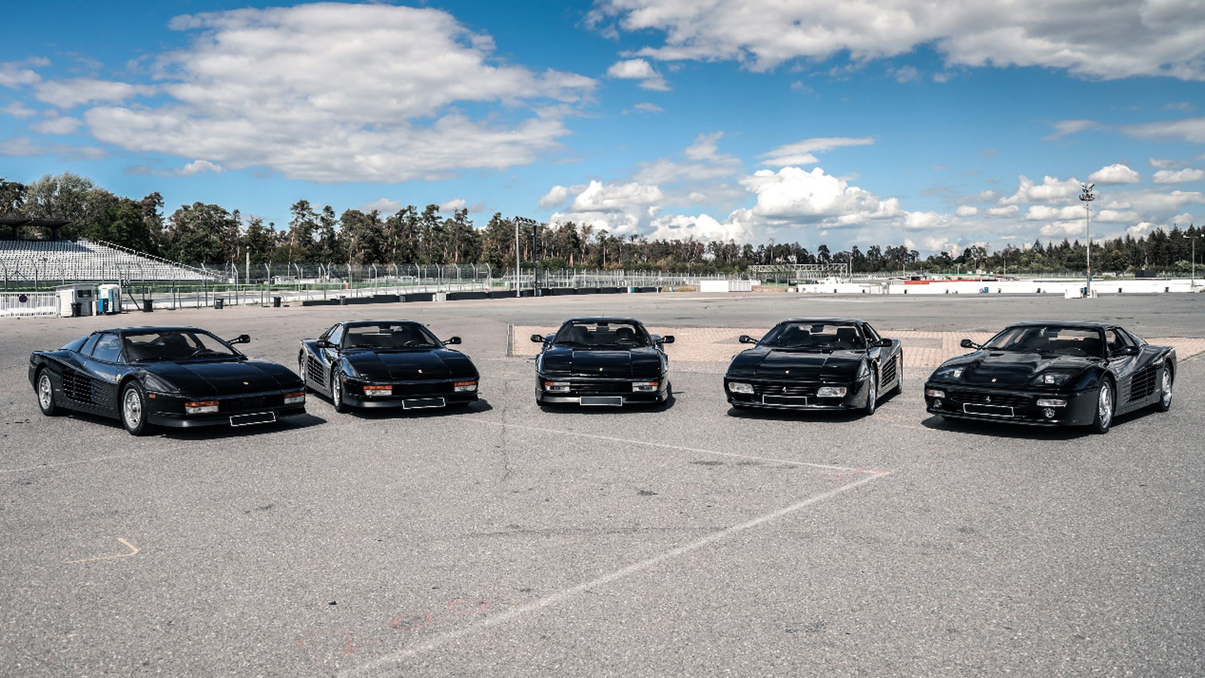 Cinco Ferrari Testarossa de color negro salen a subasta