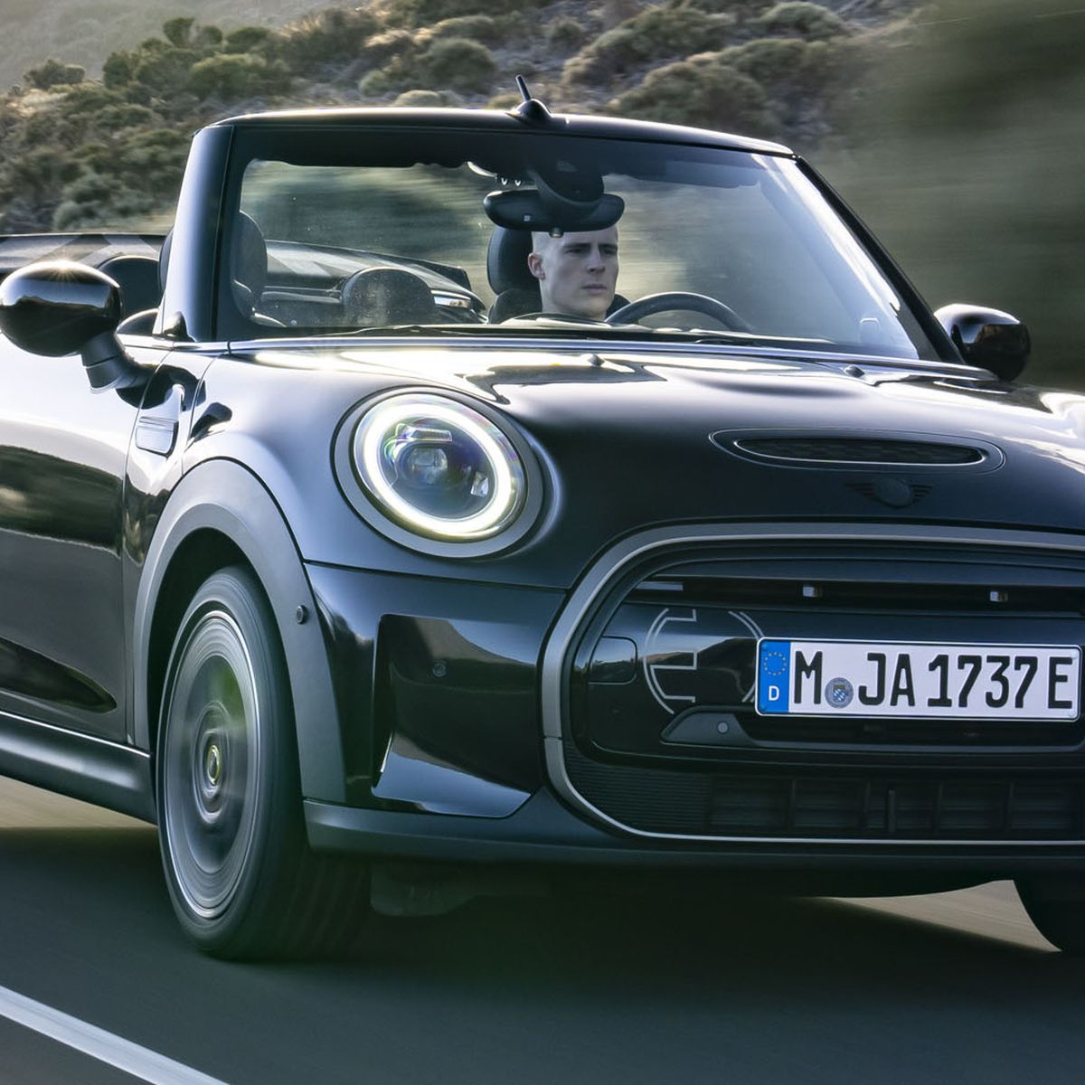 Mini Cooper SE Cabrio: el Mini eléctrico, descapotable y limitado a 999  unidades