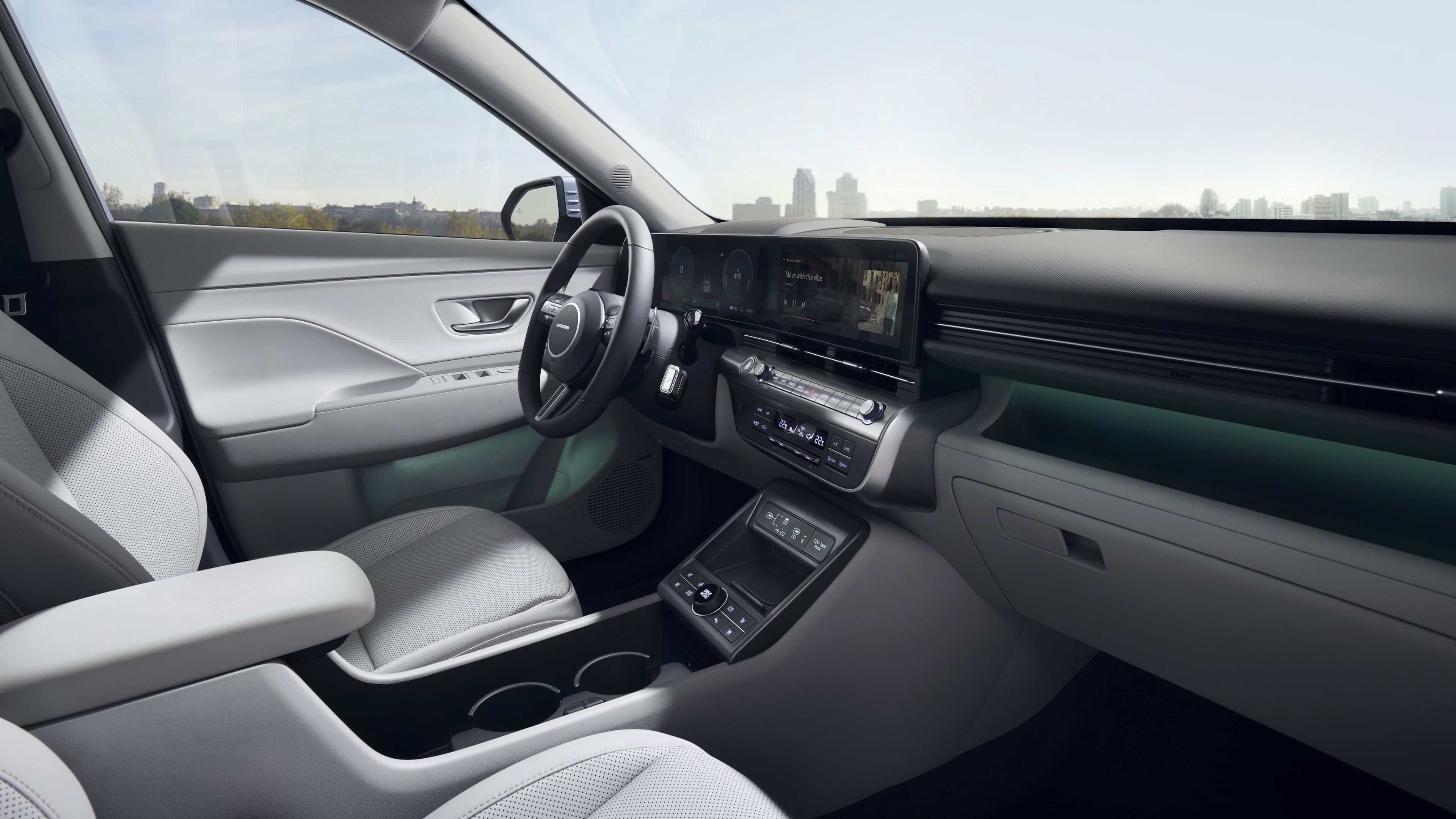 Interior del Hyundai Kona eléctrico 2023, con mandos físicos
