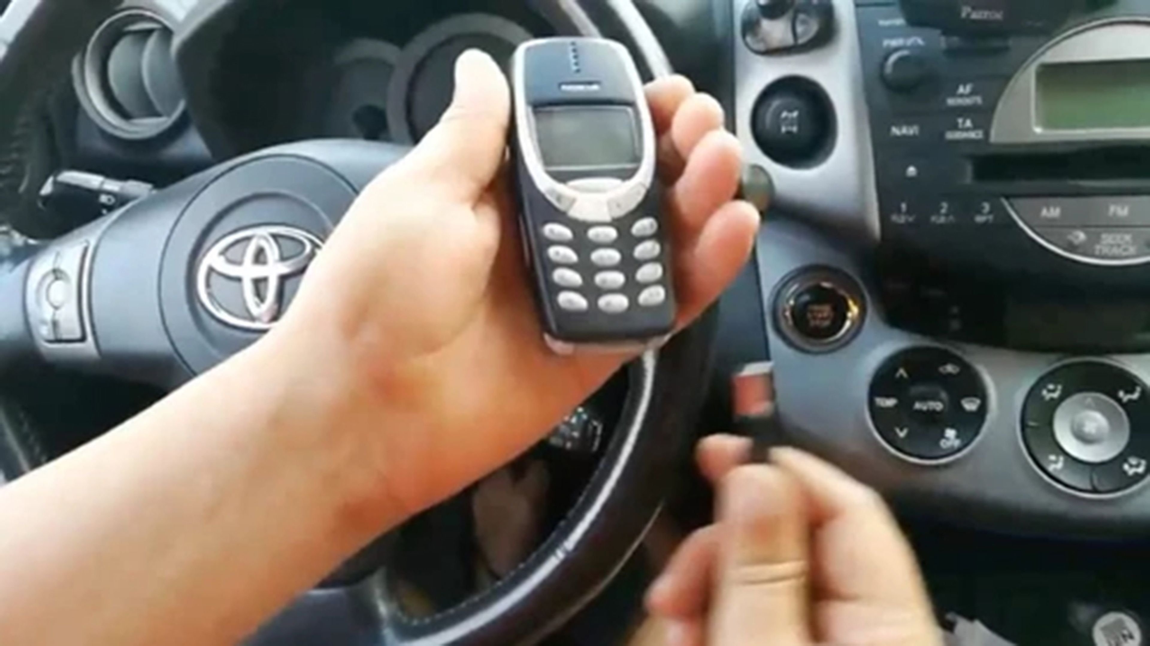 Nokia 3310 para robar coches