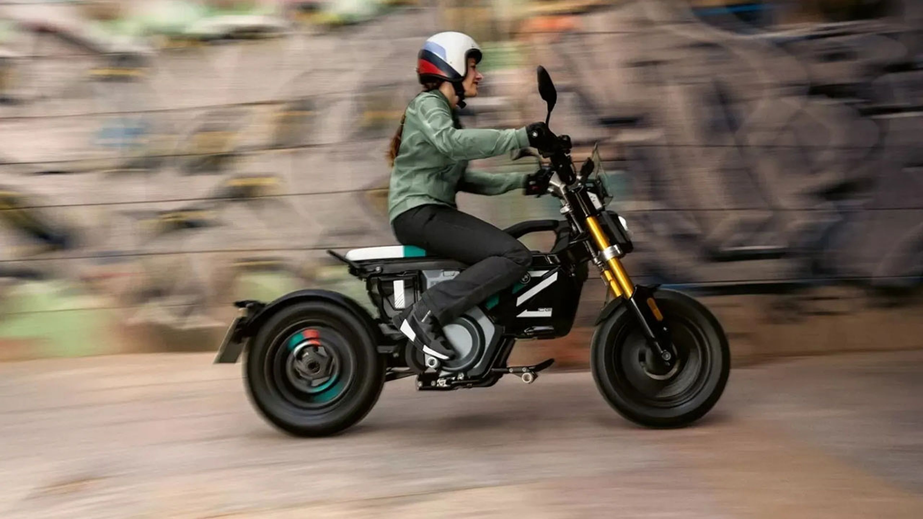 moto BMW CE 02