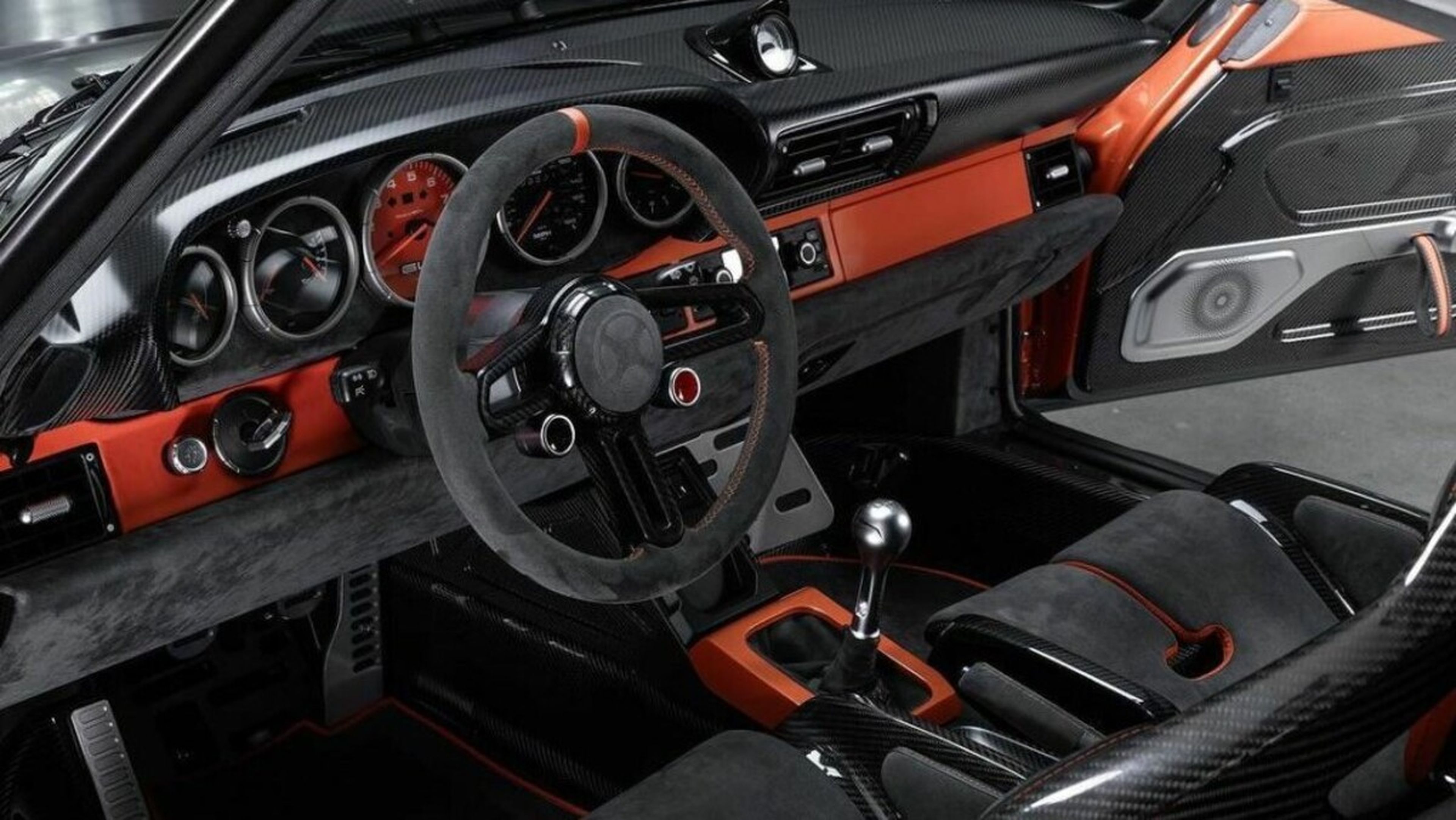 Interior del Porsche 911 Touring Turbo Edition Coupe de Gunther Werks
