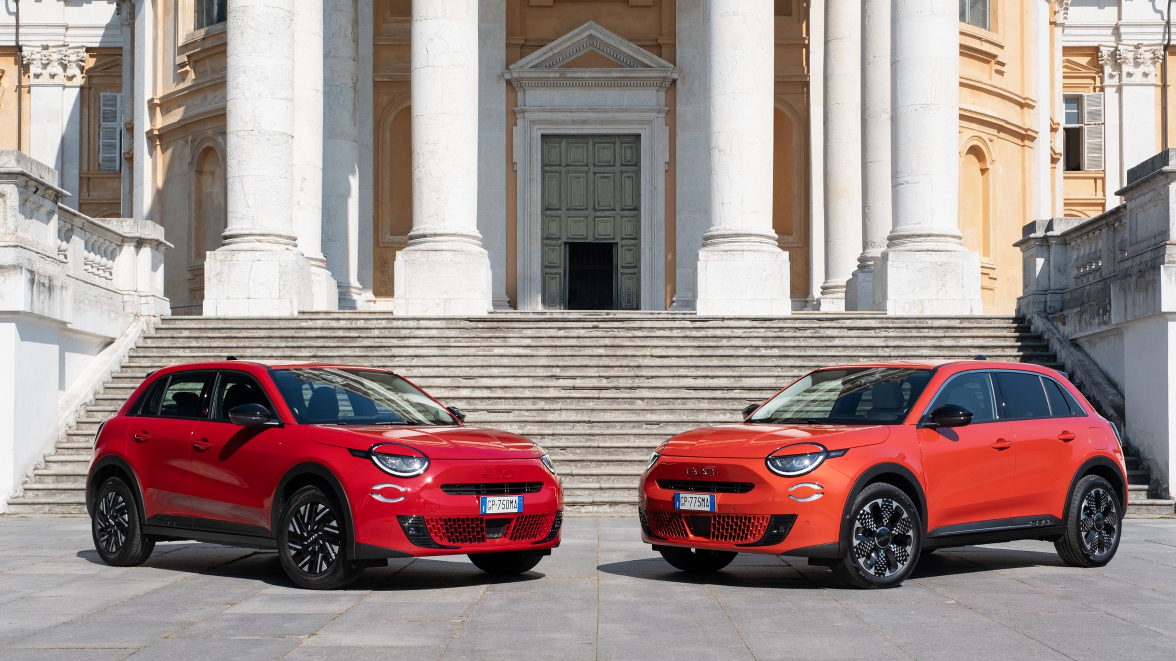 Fiat 600e RED (izquierda) y La Prima (derecha)