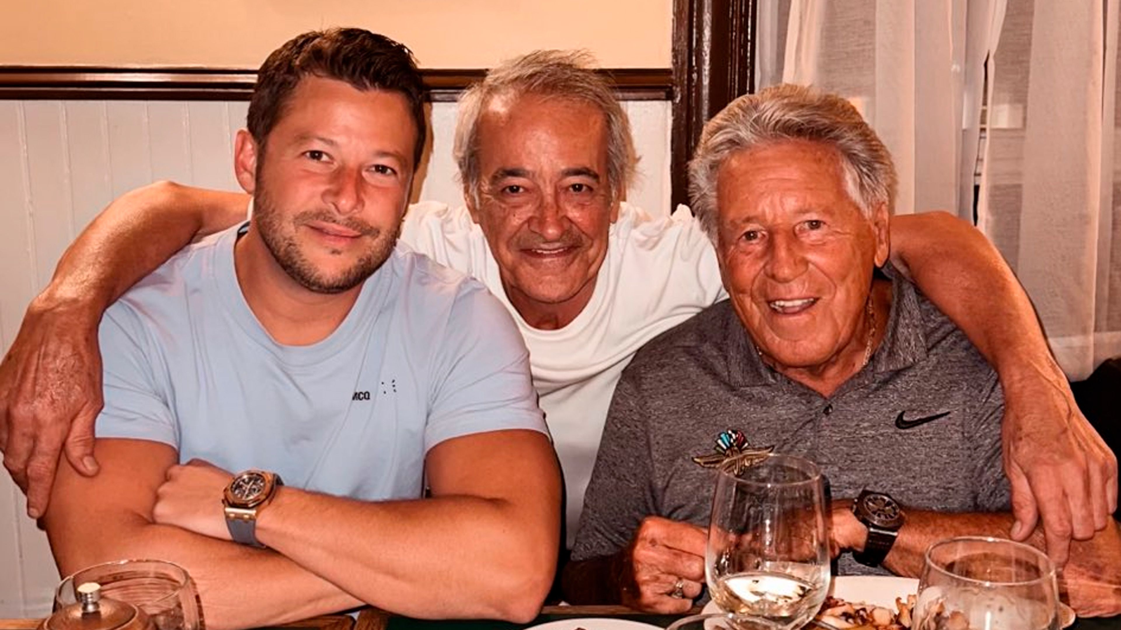 Mario Andretti (derecha) junto a su nieto Marco (izquierda)