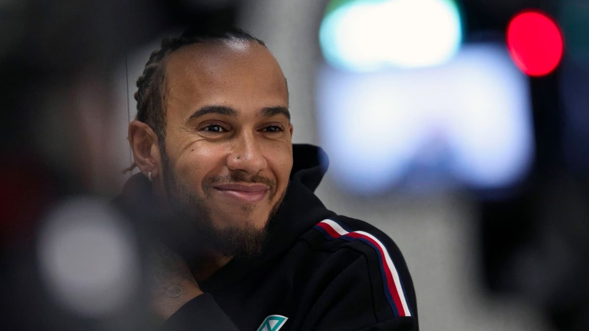 Lewis Hamilton echa agua fría al rumor de que cambia Mercedes por Red Bull