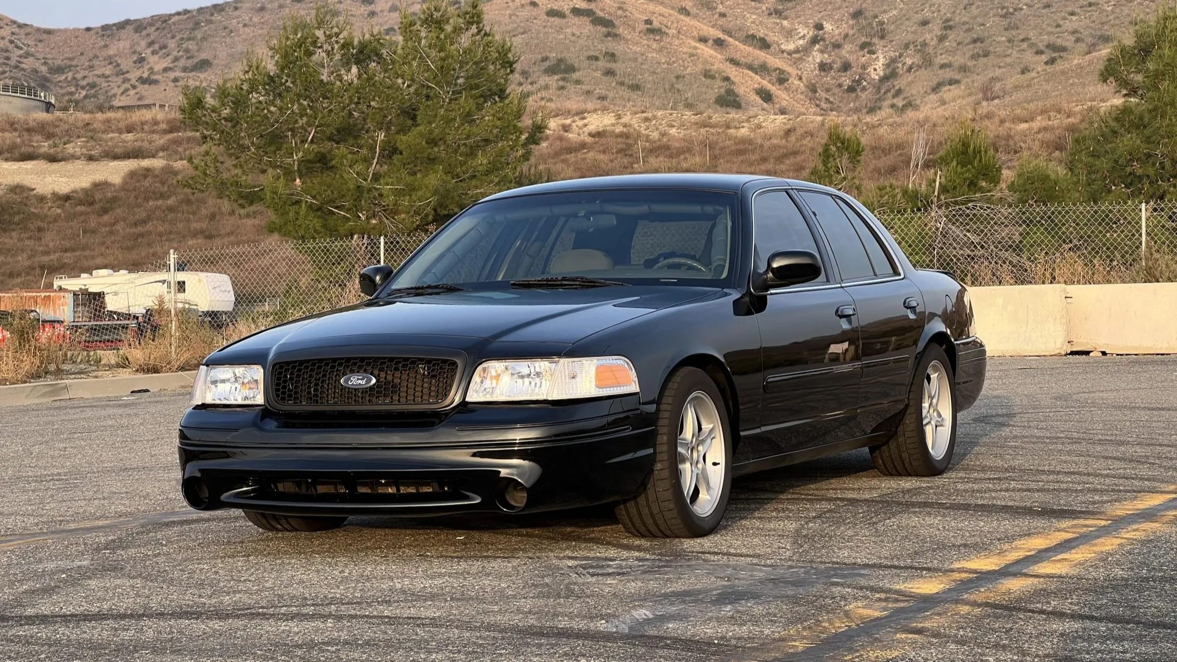 Ford Crown Victoria 'Cobra Vic' con el motor del SVT Mustang Cobra