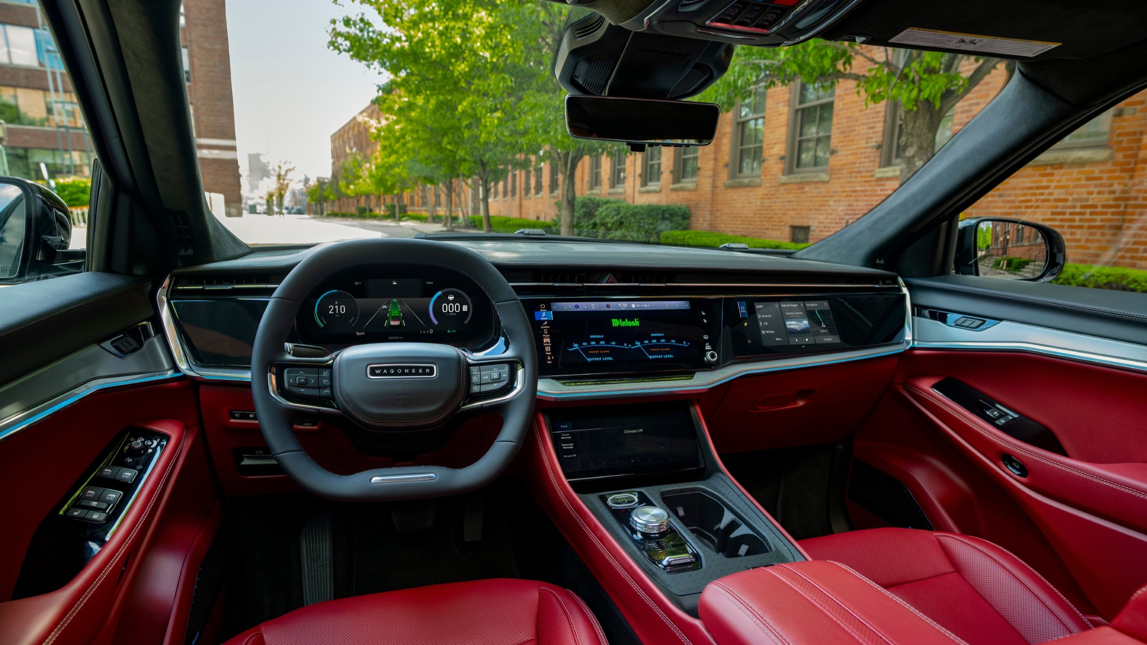 Interior del Jeep Wagoneer S 2024