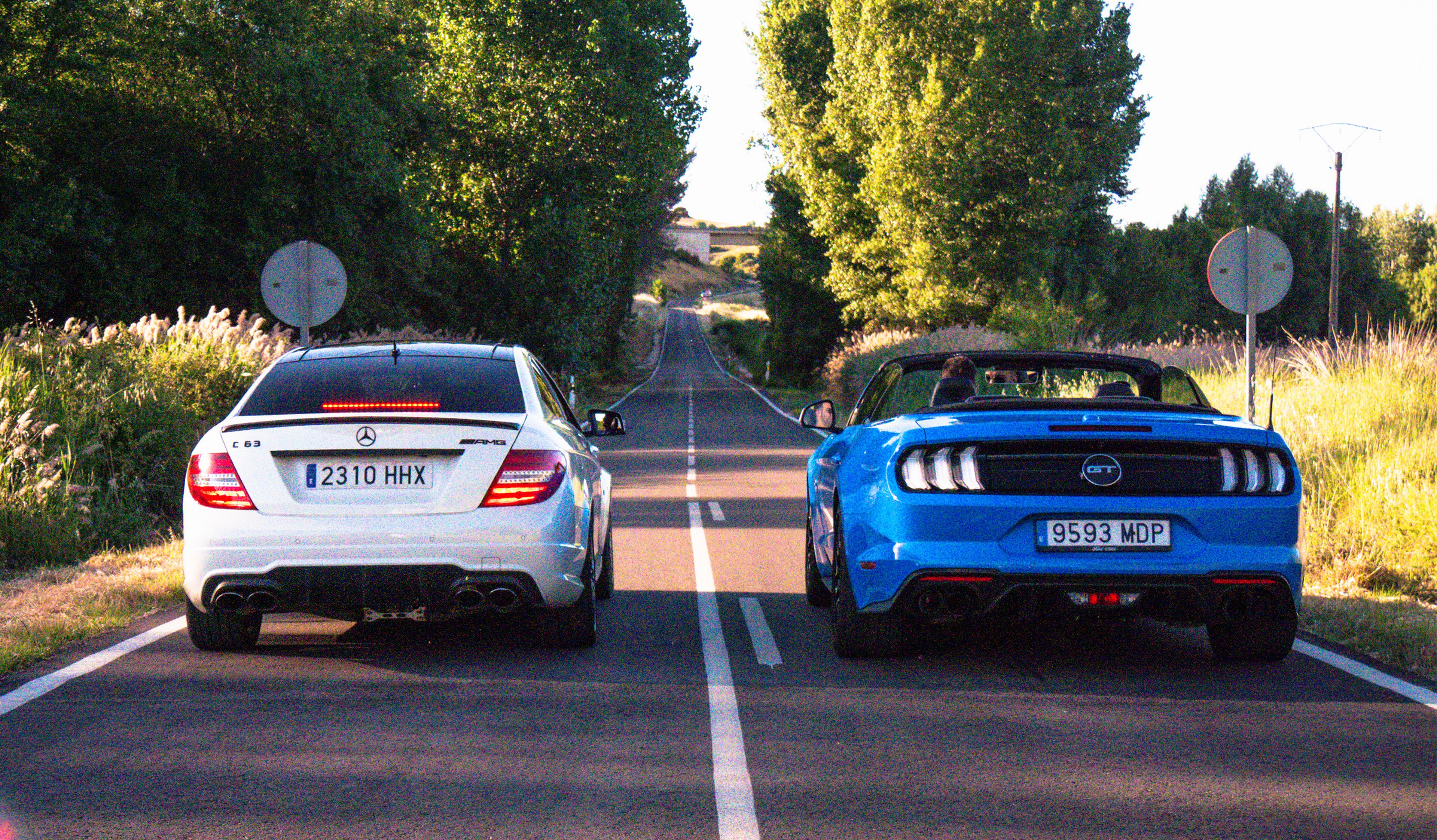 Ford Mustang GT y Mercedes-AMG C63