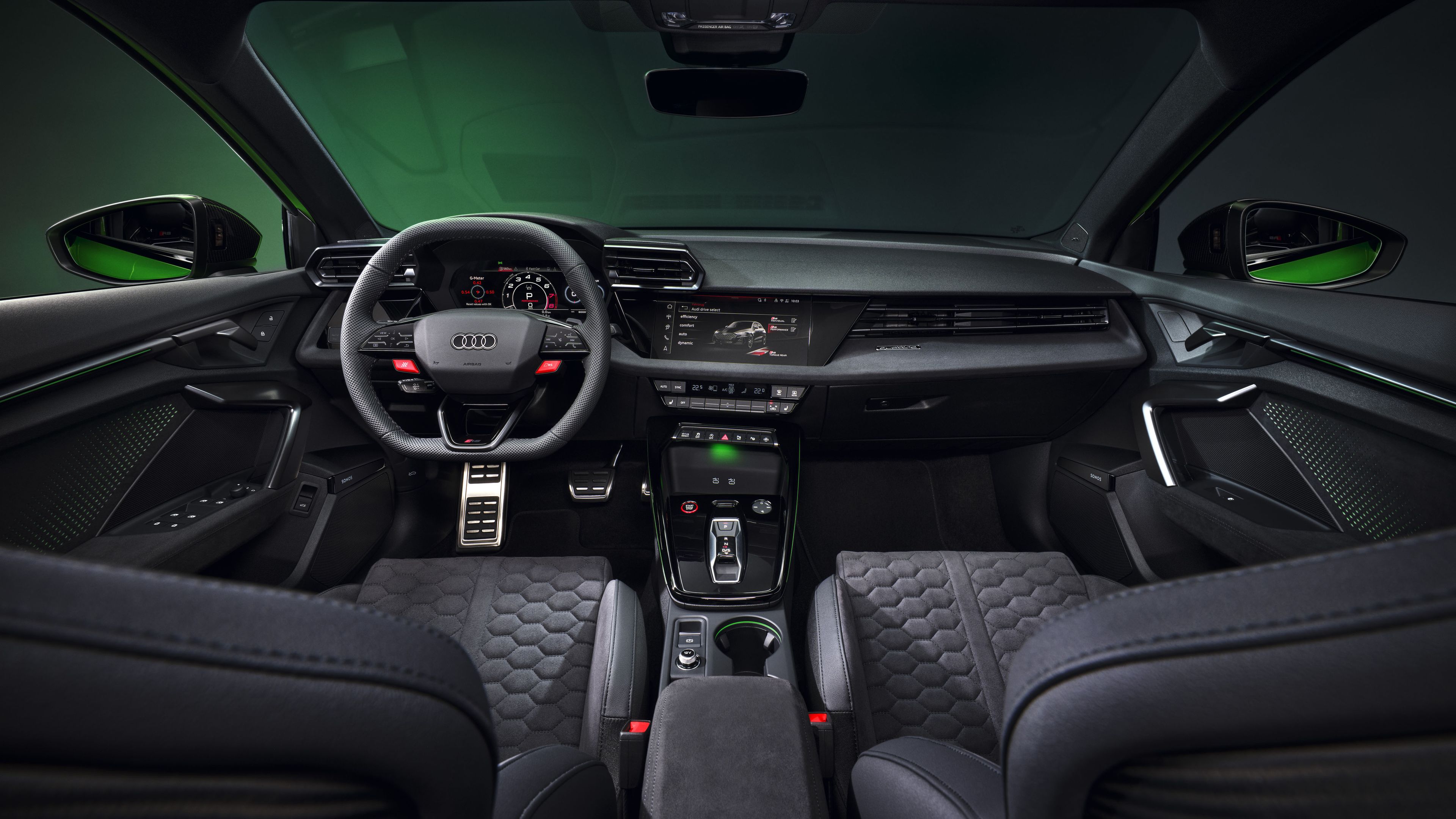 Interior y motor del Audi RS 3 2024