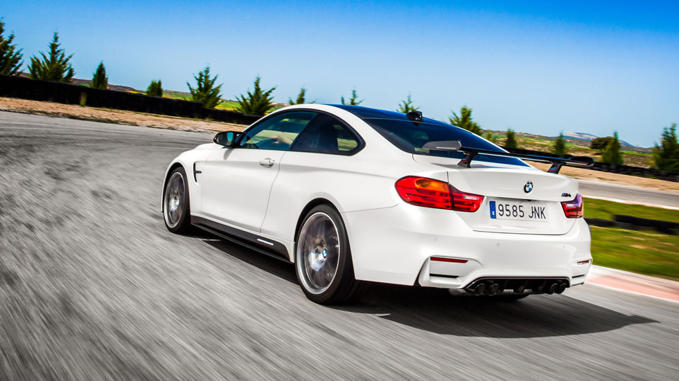 BMW M4 Competition Sport Edition trasera dinámica BMW M4 Competition Sport Edition trasera dinámica circuito