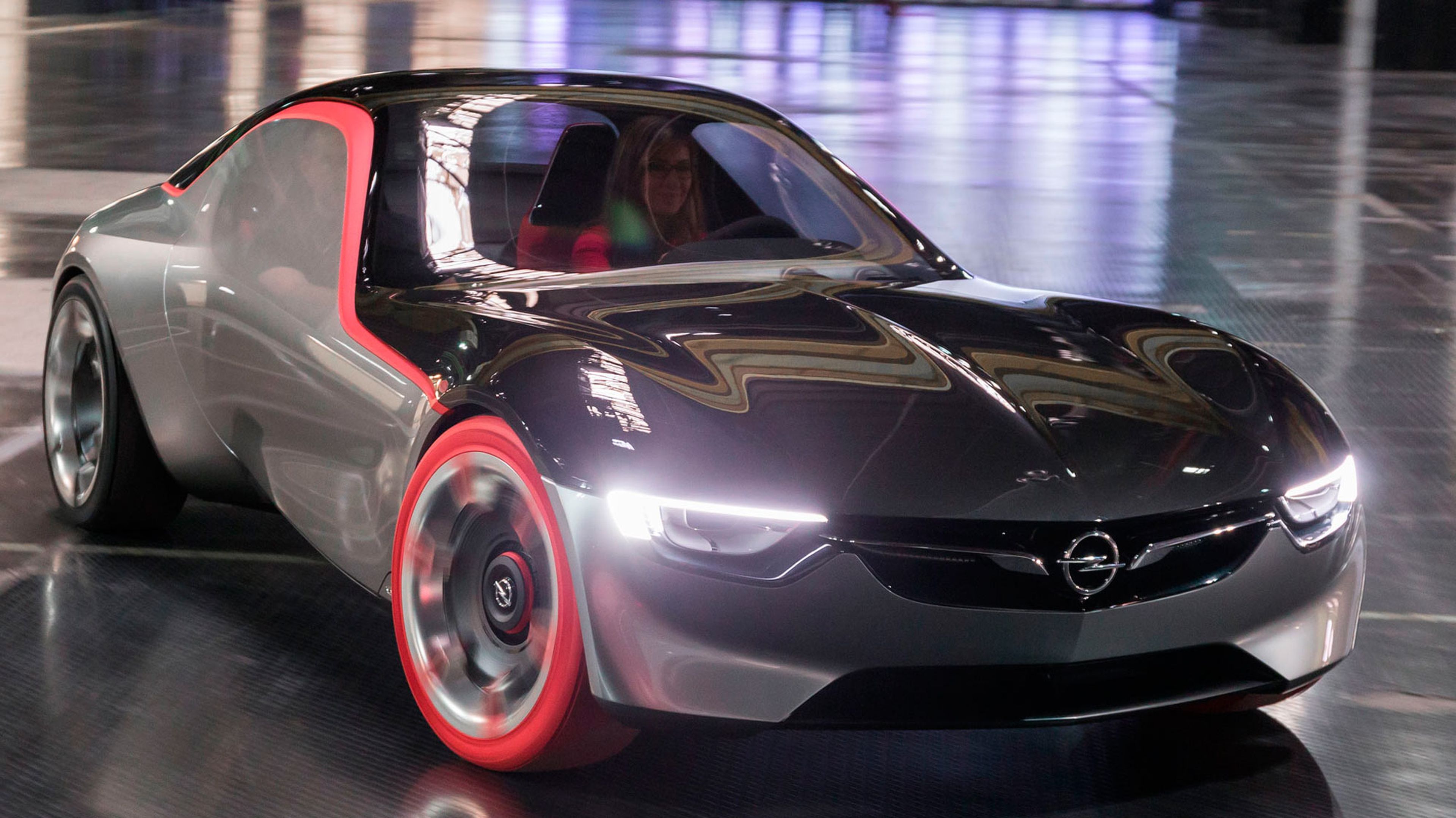 Opel GT Concept en movimiento
