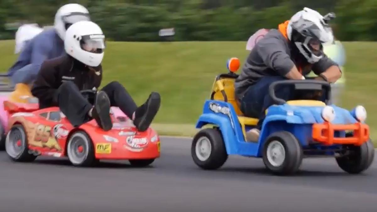 Vídeo: Las locas carreras sobre coches de juguete, de moda en EE.UU. |  TopGear.es
