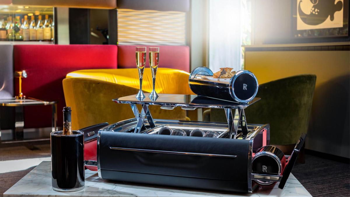 ¿Cuántos coches puedes comprarte con el mini bar de RollsRoyce
