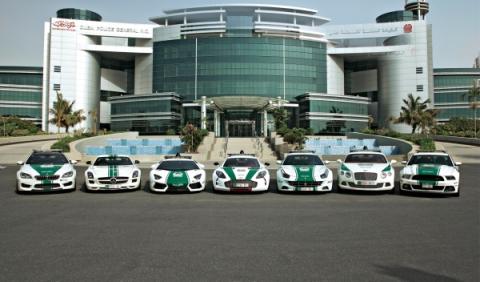 Colección de coches patrulla en Dubai 