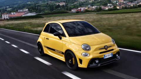 Abarth 595 Competizione 2016 dinámica tres cuartos Abarth 595 Competizione 2016 amarillo prueba
