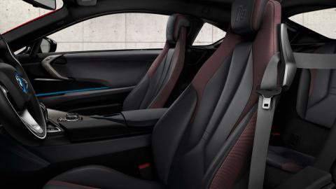 BMW i8 Celebration Edition asientos BMW i8 Celebration Edition asientos costuras rojas carbono cuero negro