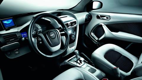 Aston Martin Cygnet interior Aston Martin Cygnet utilitario lujo caro exclusivo